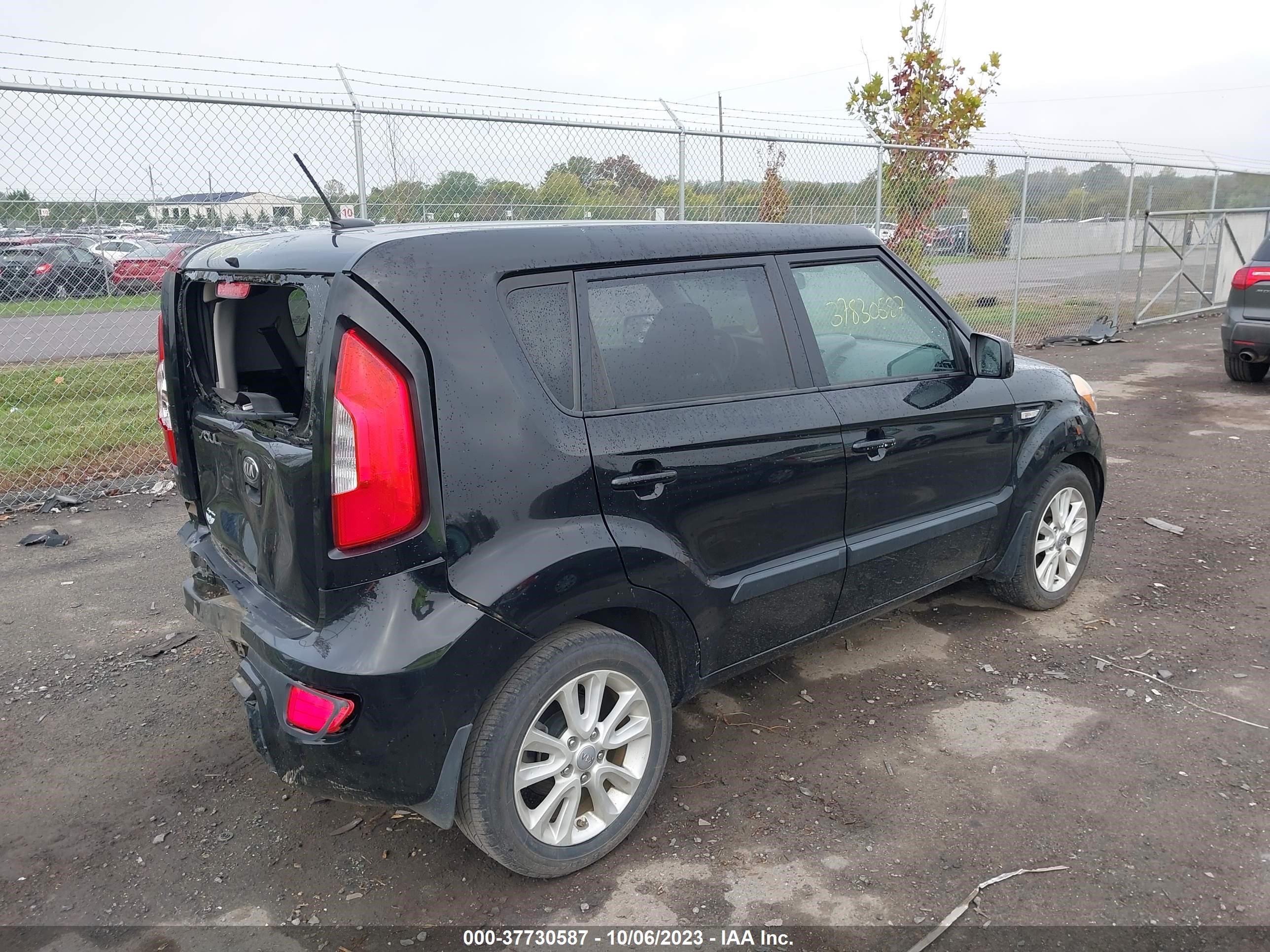 Photo 3 VIN: KNDJT2A57D7755984 - KIA SOUL 