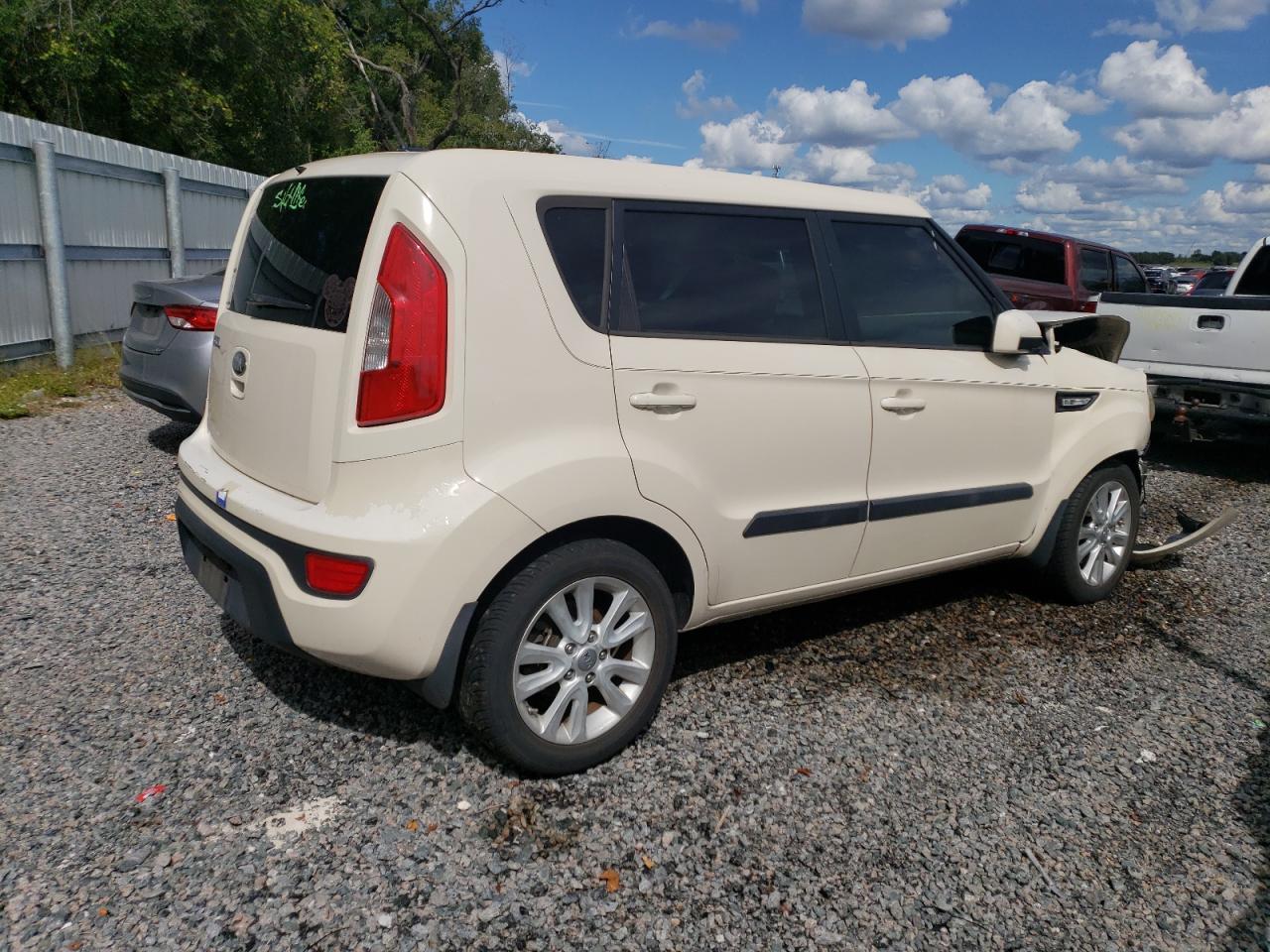 Photo 2 VIN: KNDJT2A57D7760490 - KIA SOUL 