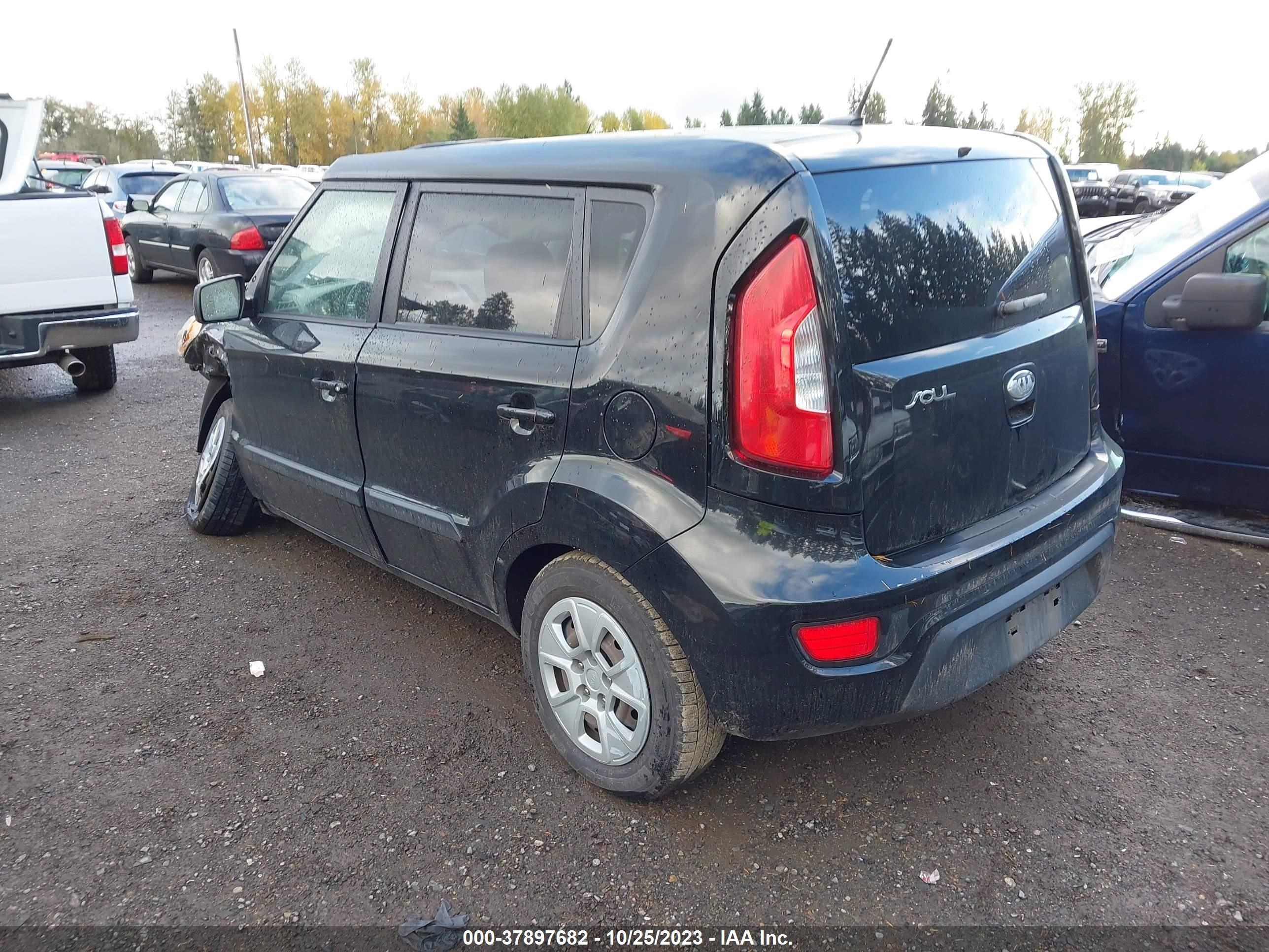 Photo 2 VIN: KNDJT2A58D7749448 - KIA SOUL 