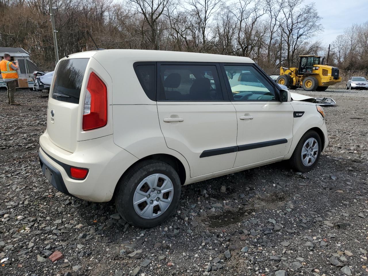 Photo 2 VIN: KNDJT2A5XC7355710 - KIA SOUL 