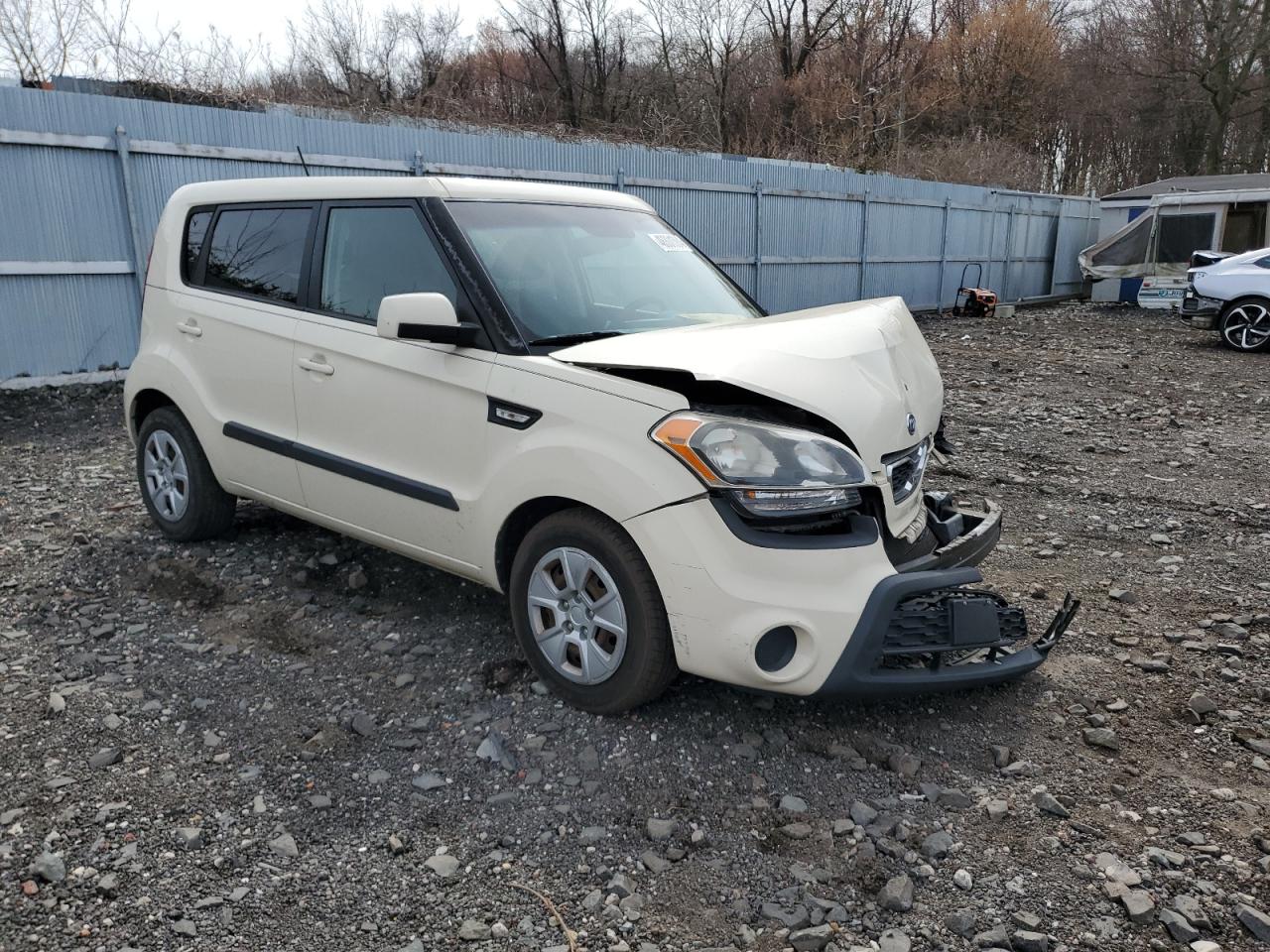 Photo 3 VIN: KNDJT2A5XC7355710 - KIA SOUL 