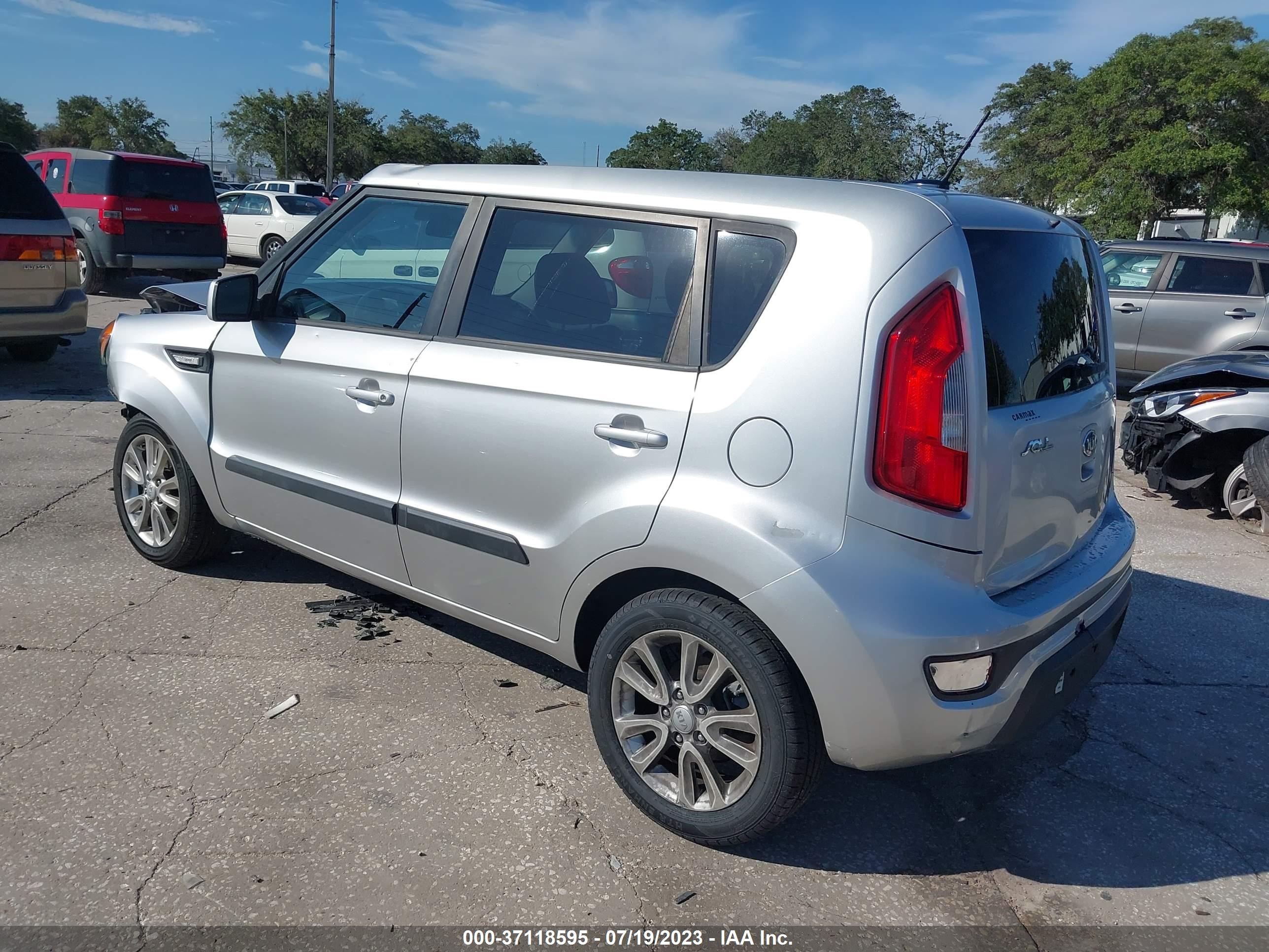 Photo 2 VIN: KNDJT2A5XD7777428 - KIA SOUL 