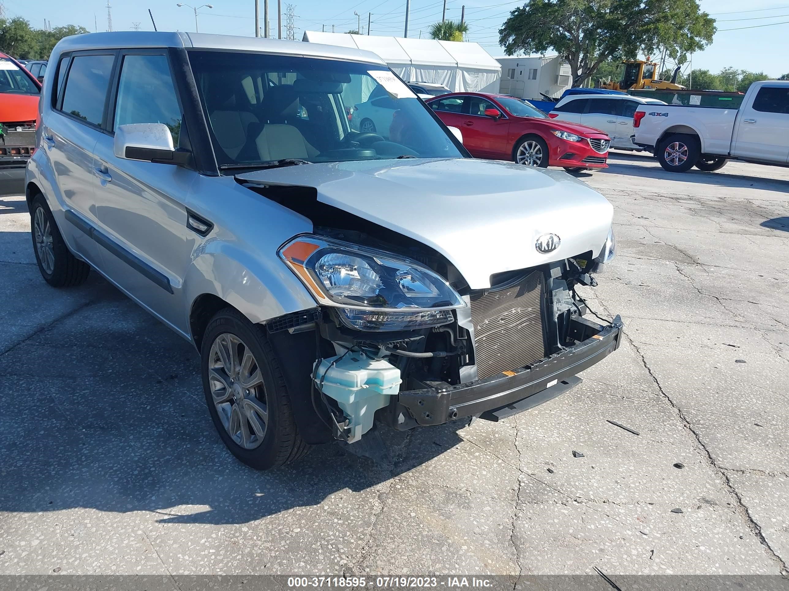 Photo 5 VIN: KNDJT2A5XD7777428 - KIA SOUL 