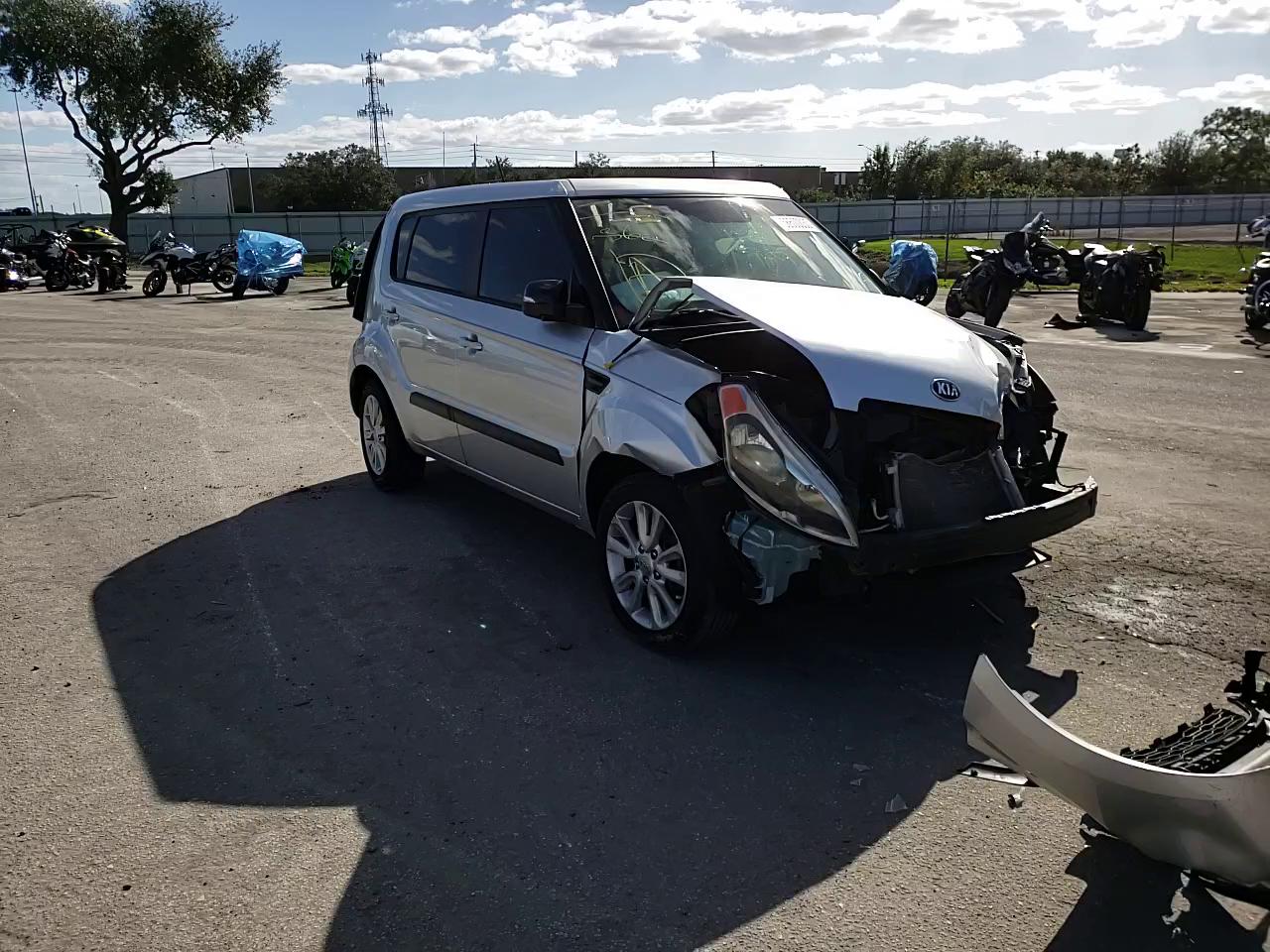 Photo 10 VIN: KNDJT2A60D7547910 - KIA SOUL + 