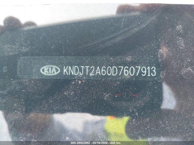 Photo 8 VIN: KNDJT2A60D7607913 - KIA SOUL 