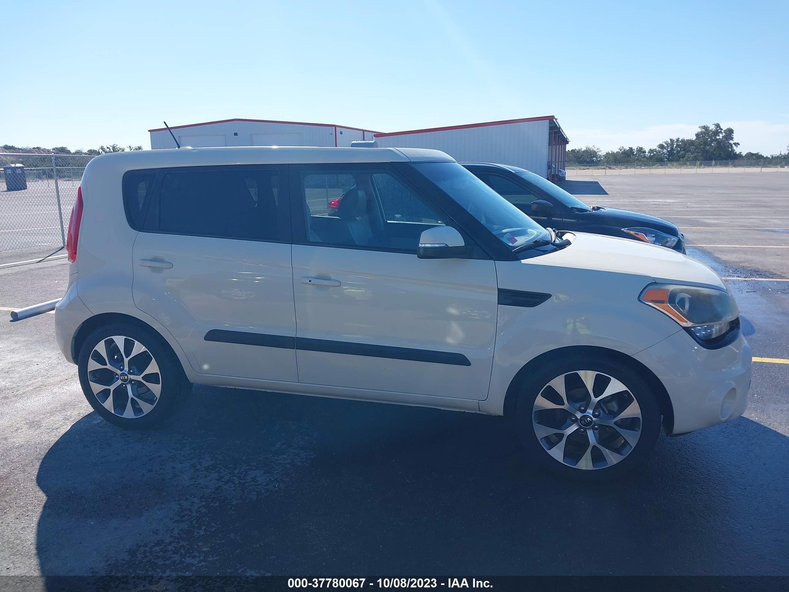 Photo 12 VIN: KNDJT2A61D7580902 - KIA SOUL 