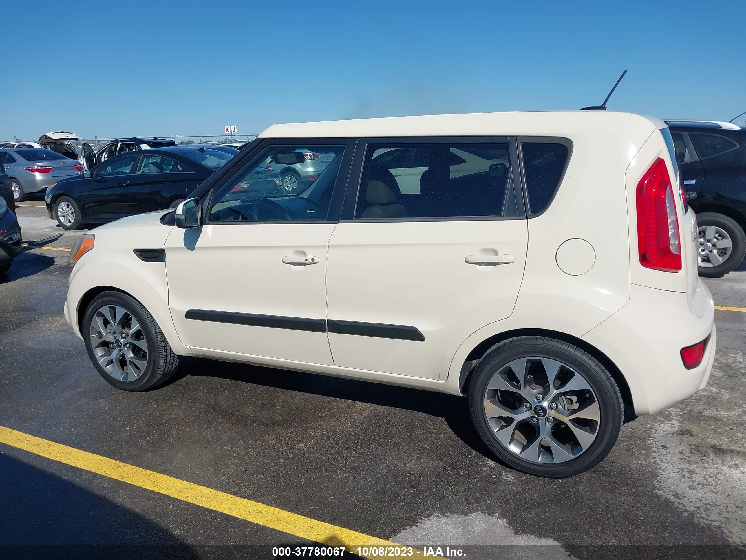 Photo 13 VIN: KNDJT2A61D7580902 - KIA SOUL 