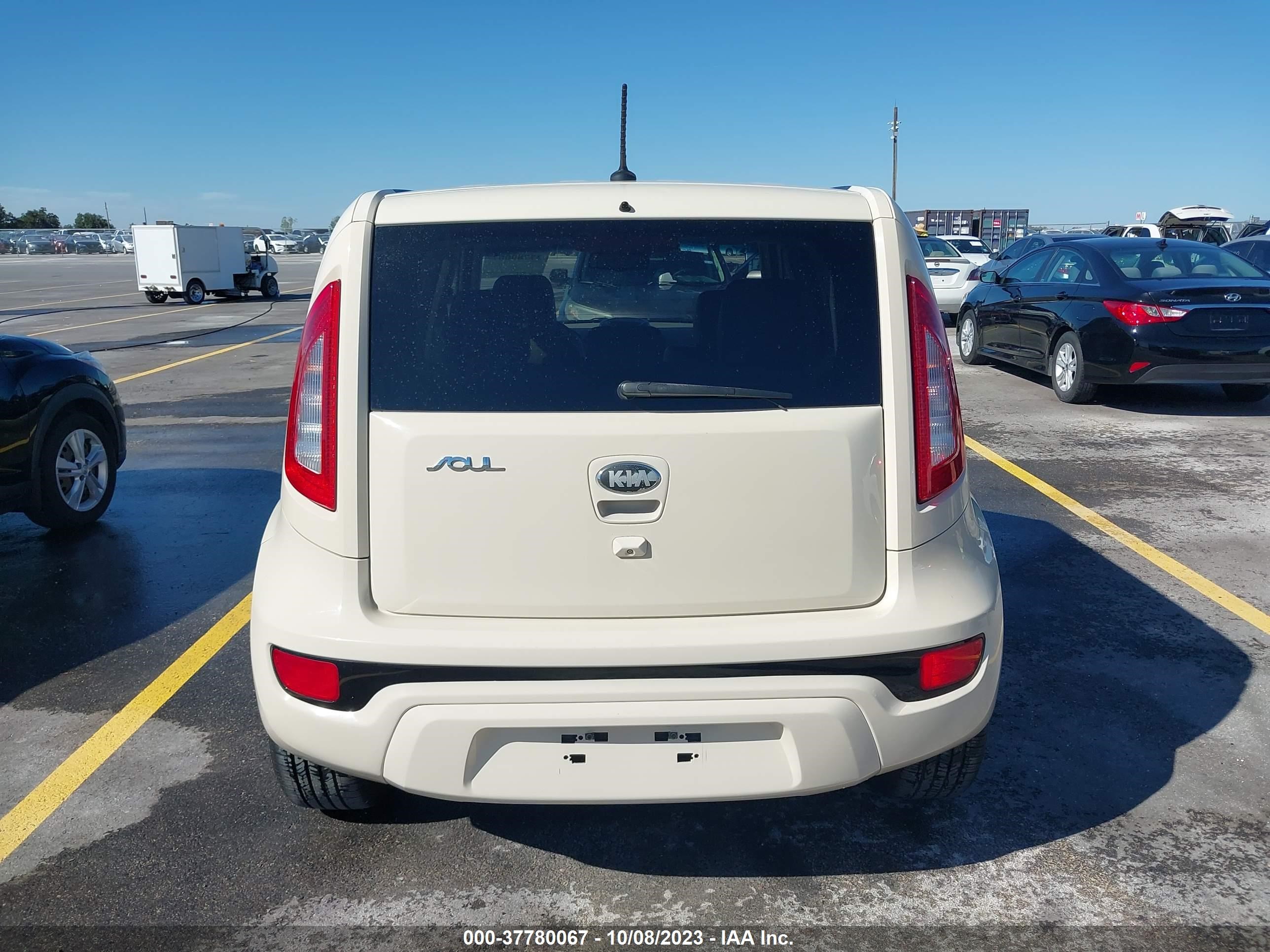 Photo 15 VIN: KNDJT2A61D7580902 - KIA SOUL 