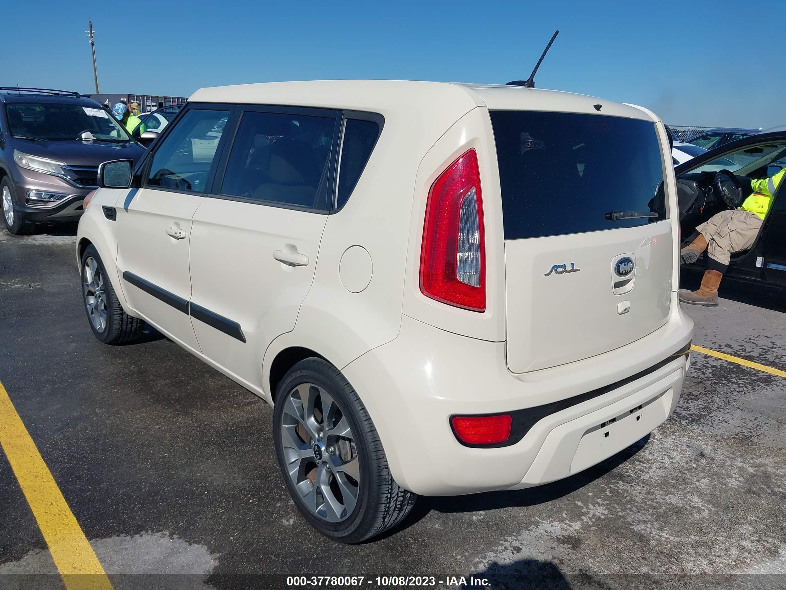 Photo 2 VIN: KNDJT2A61D7580902 - KIA SOUL 