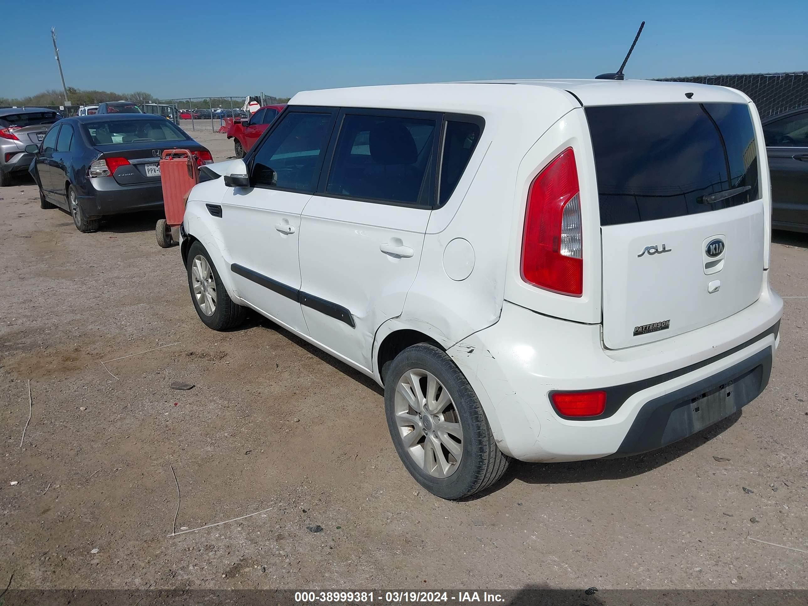 Photo 2 VIN: KNDJT2A61D7755262 - KIA SOUL 