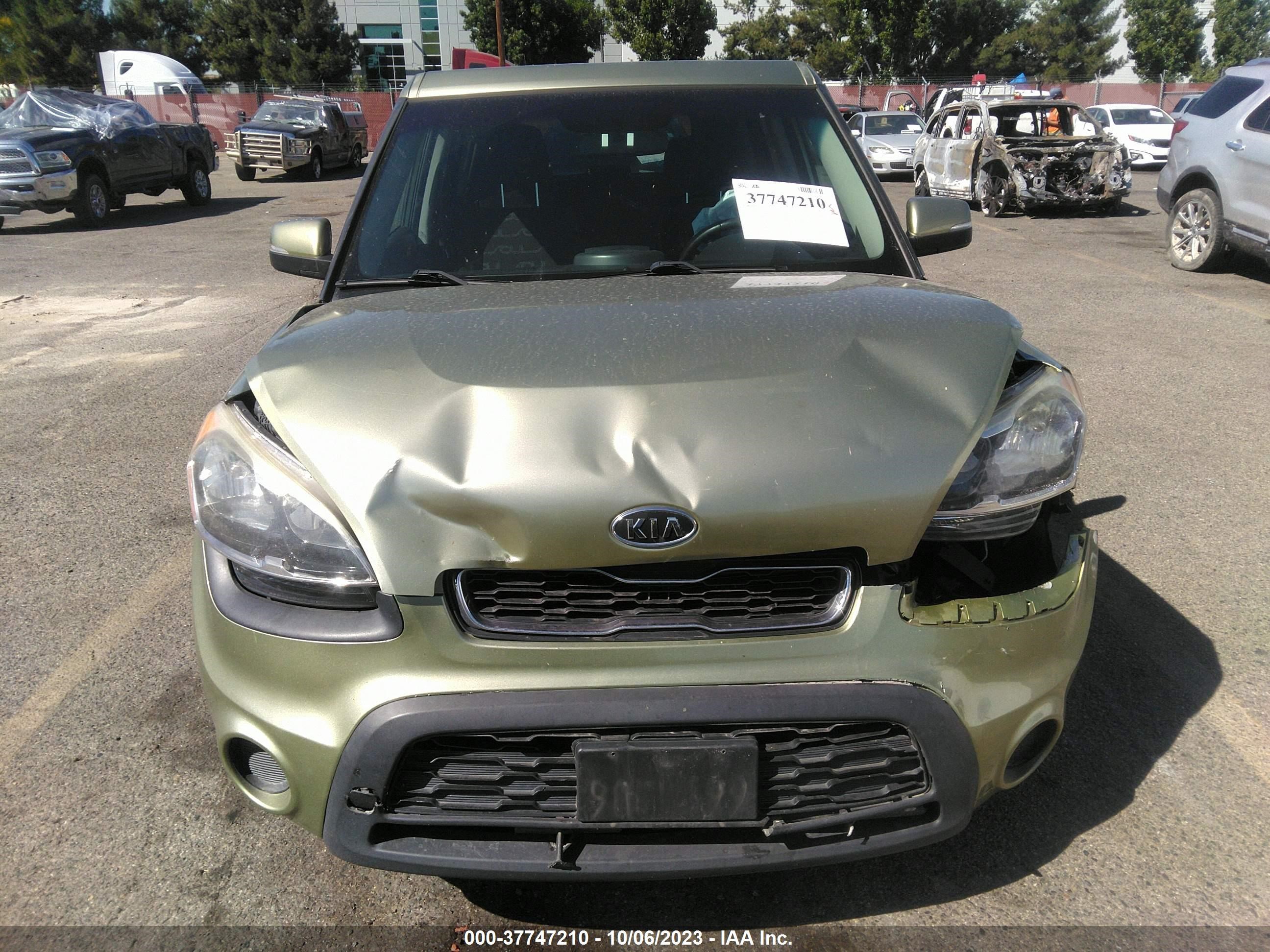 Photo 11 VIN: KNDJT2A62C7364040 - KIA SOUL 