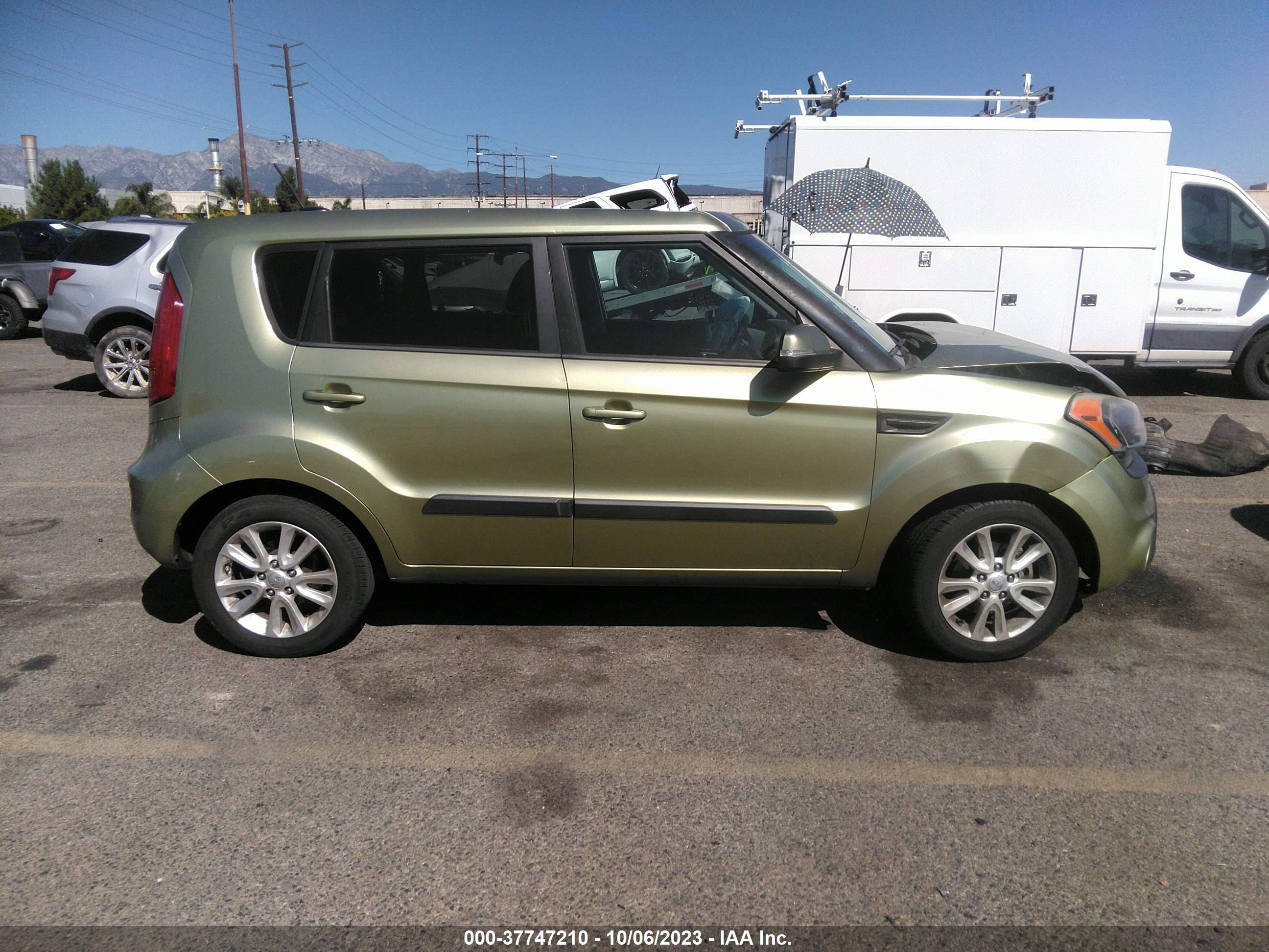 Photo 12 VIN: KNDJT2A62C7364040 - KIA SOUL 