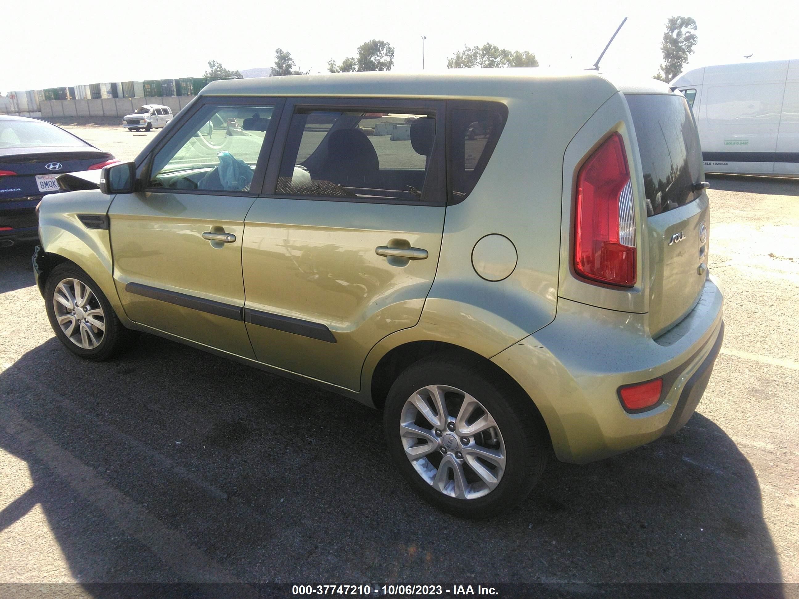 Photo 2 VIN: KNDJT2A62C7364040 - KIA SOUL 