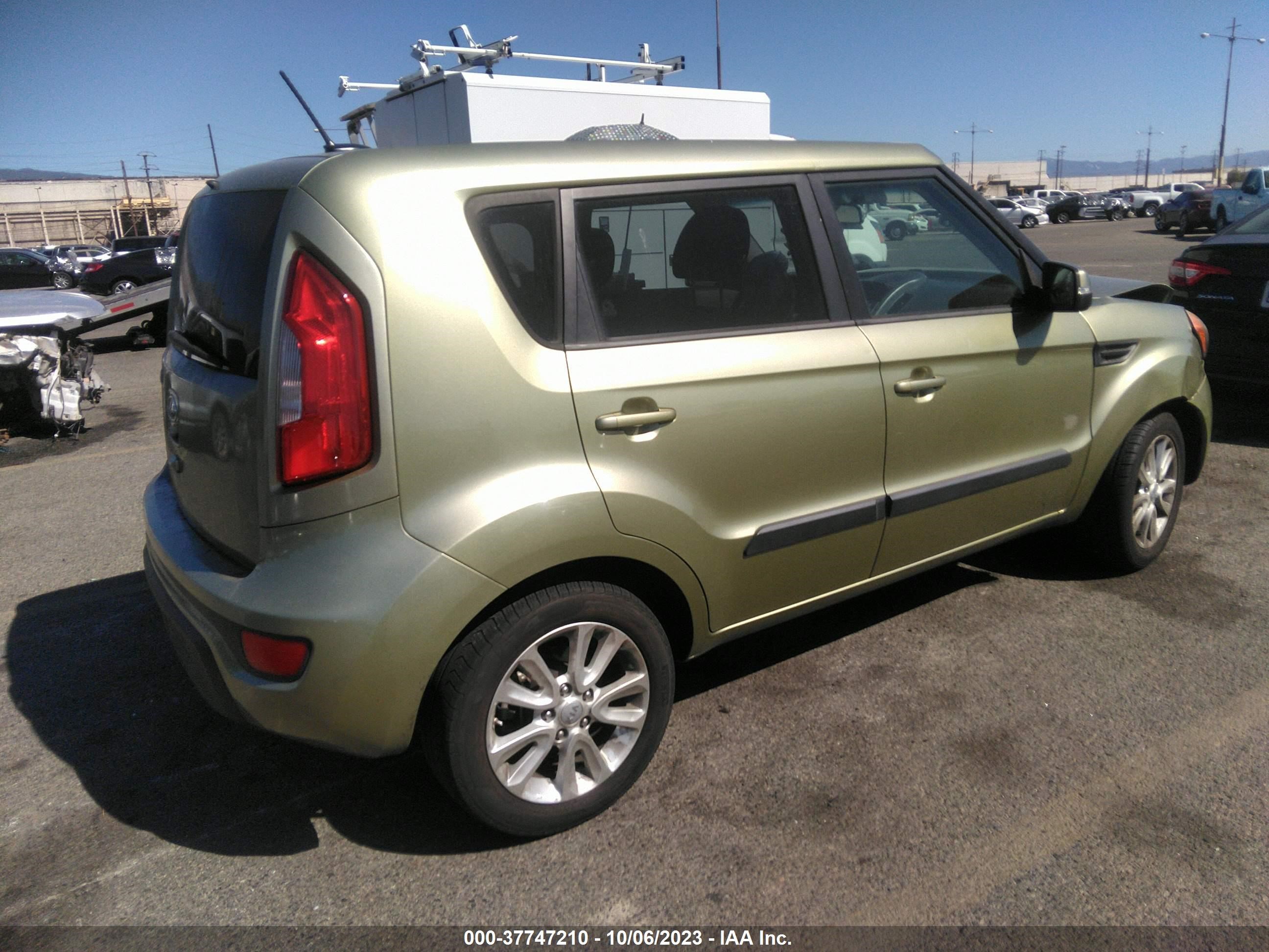 Photo 3 VIN: KNDJT2A62C7364040 - KIA SOUL 