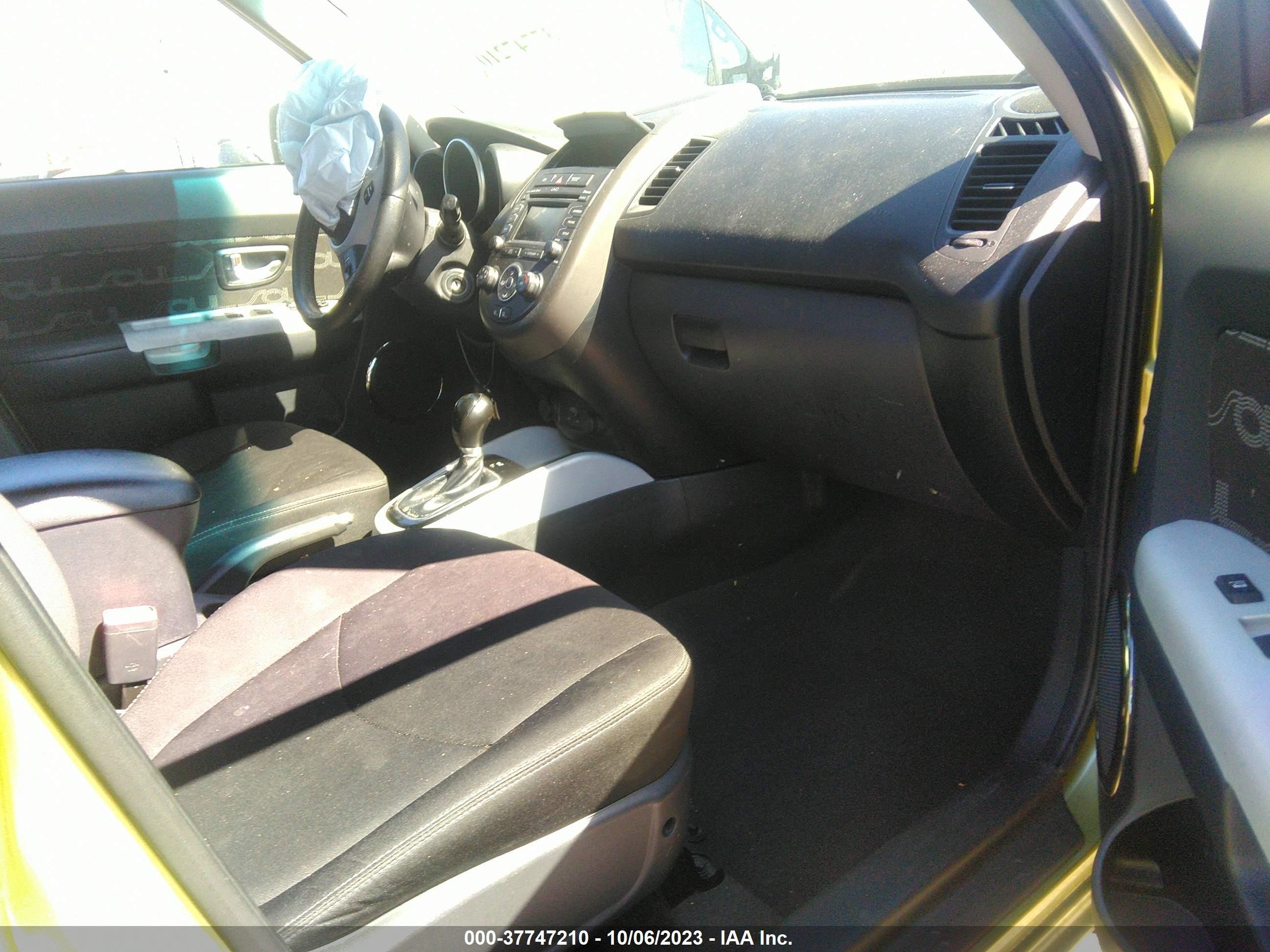 Photo 4 VIN: KNDJT2A62C7364040 - KIA SOUL 