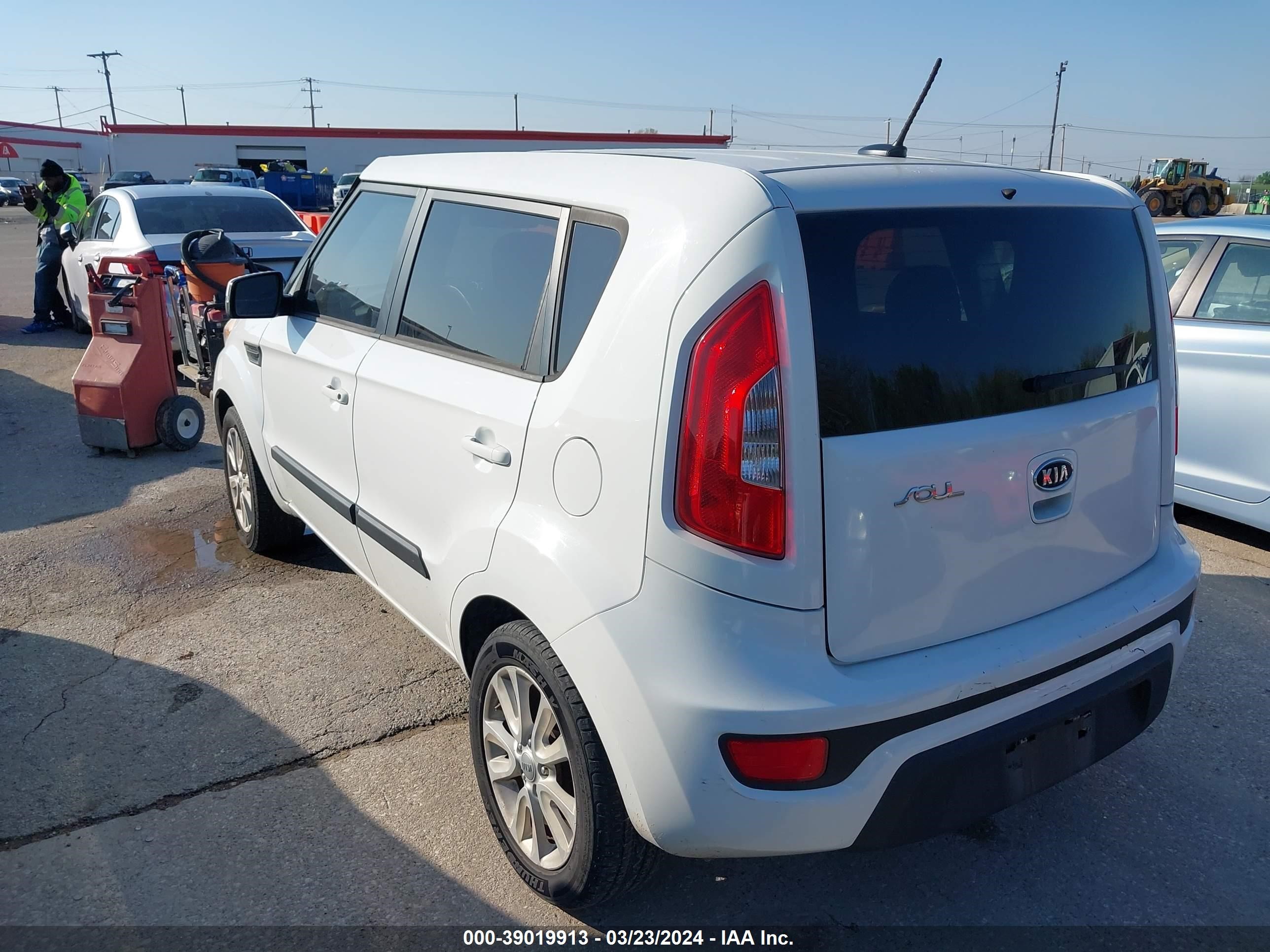 Photo 2 VIN: KNDJT2A62C7367195 - KIA SOUL 