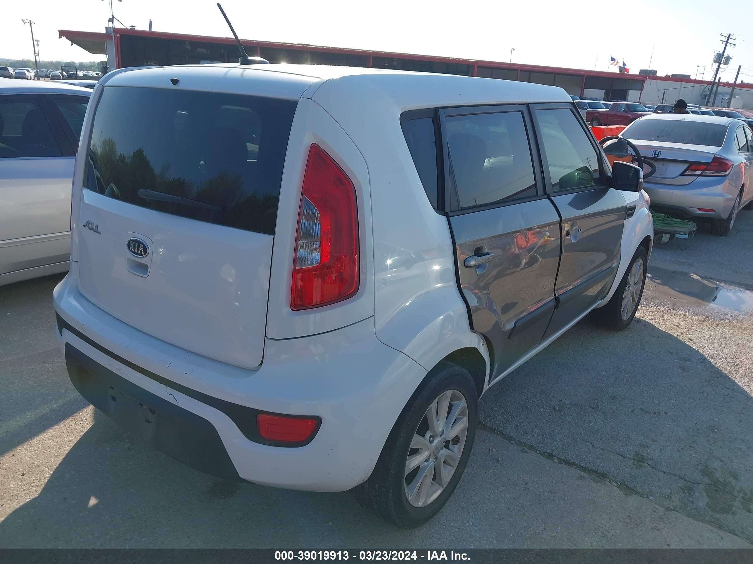 Photo 3 VIN: KNDJT2A62C7367195 - KIA SOUL 