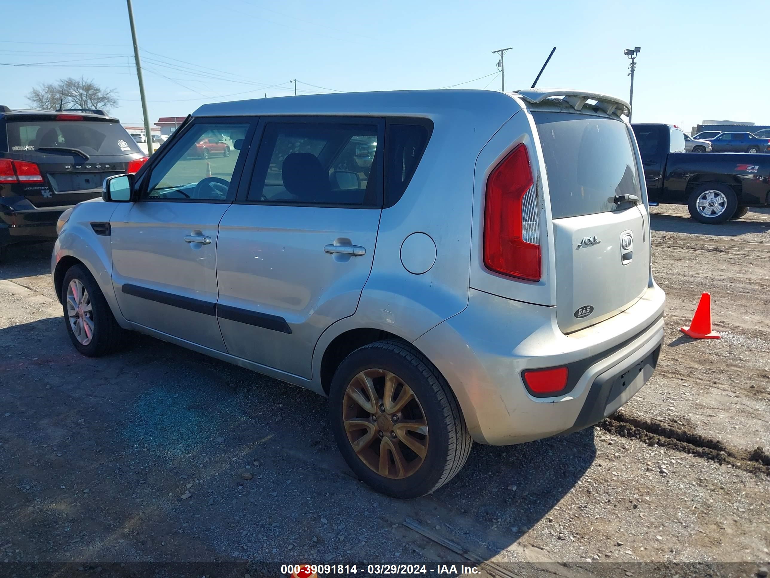 Photo 2 VIN: KNDJT2A62C7438296 - KIA SOUL 