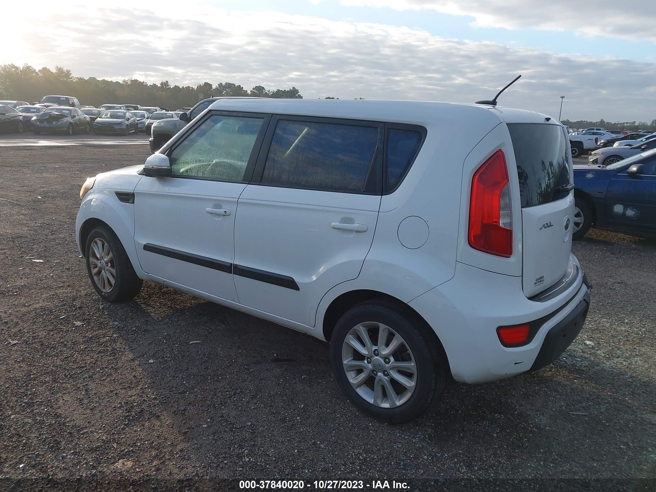 Photo 2 VIN: KNDJT2A62C7448049 - KIA SOUL 