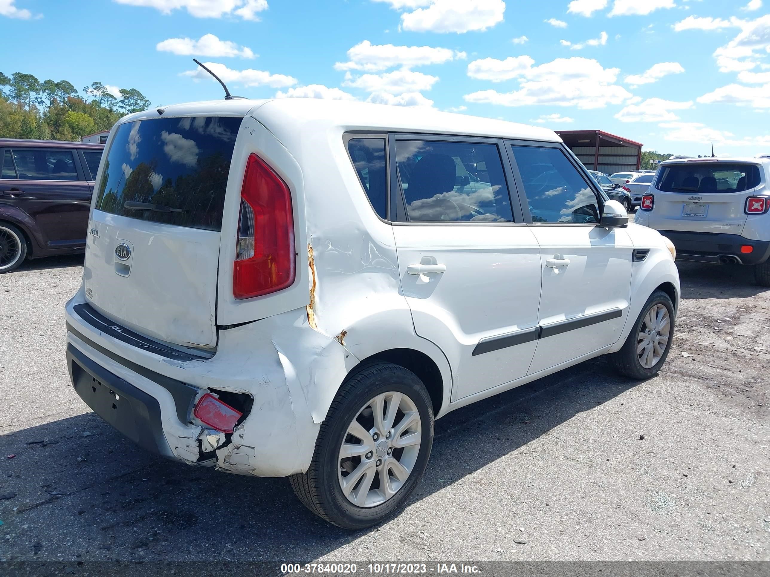 Photo 5 VIN: KNDJT2A62C7448049 - KIA SOUL 