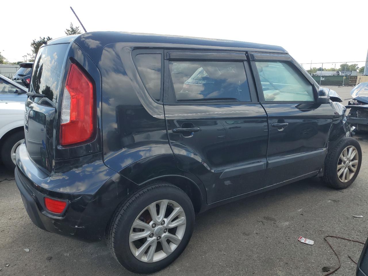 Photo 2 VIN: KNDJT2A62D7631078 - KIA SOUL 