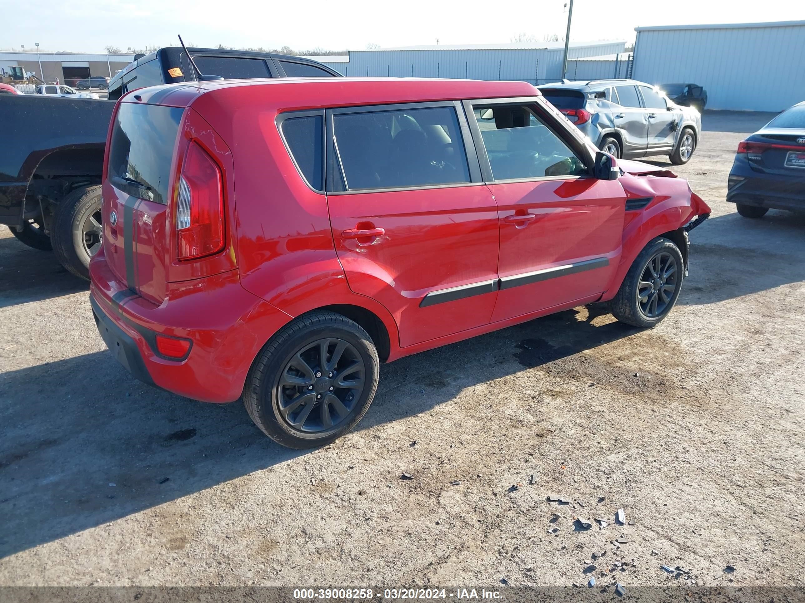 Photo 3 VIN: KNDJT2A63D7484768 - KIA SOUL 