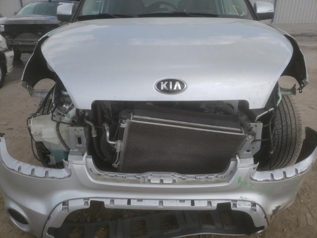 Photo 8 VIN: KNDJT2A63D7556827 - KIA SOUL + 