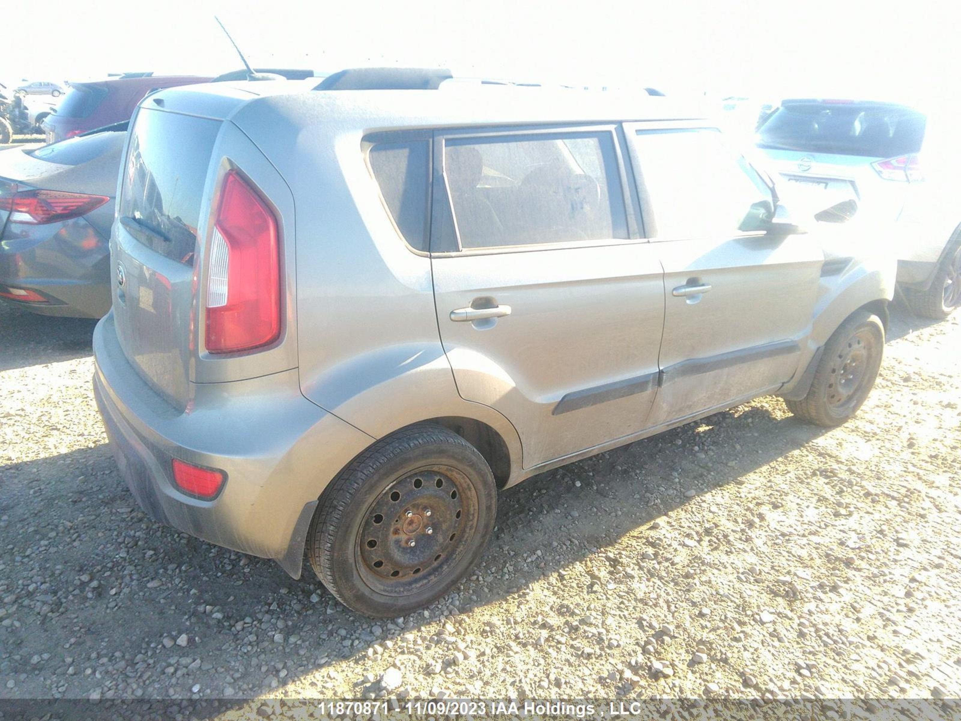 Photo 3 VIN: KNDJT2A63D7617965 - KIA SOUL 