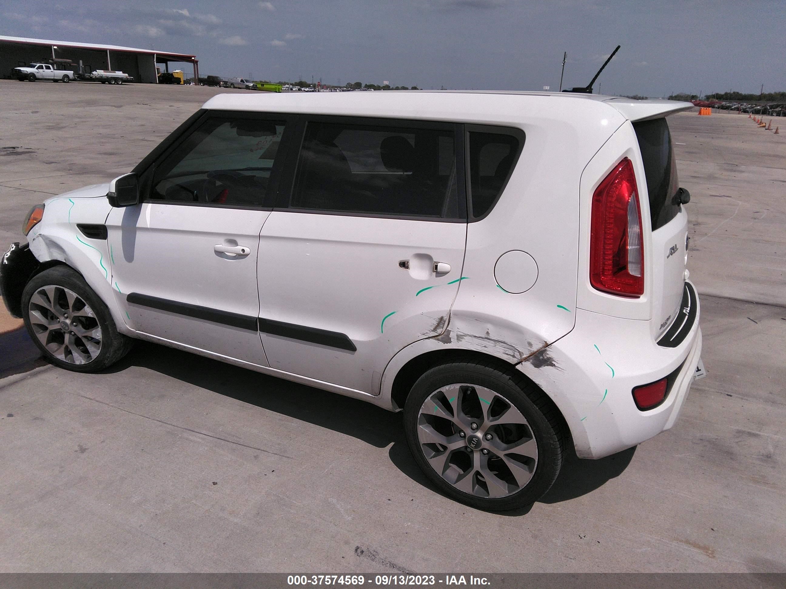 Photo 2 VIN: KNDJT2A64D7501111 - KIA SOUL 