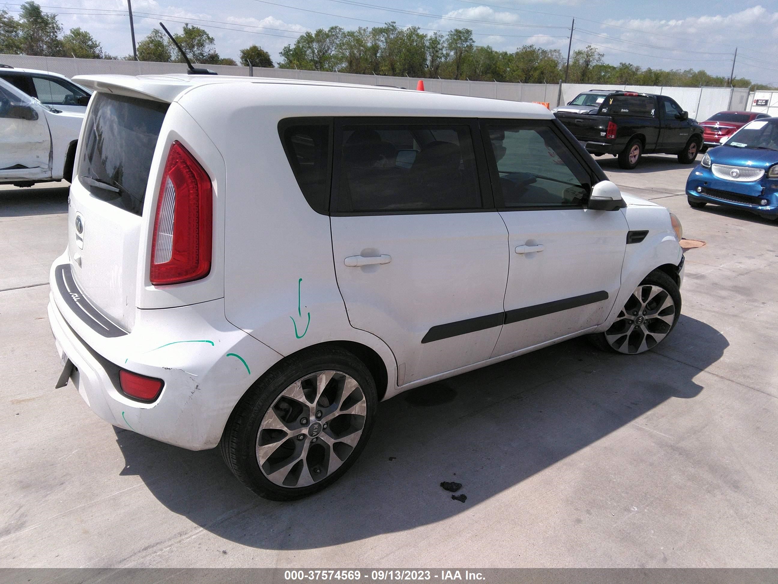 Photo 3 VIN: KNDJT2A64D7501111 - KIA SOUL 