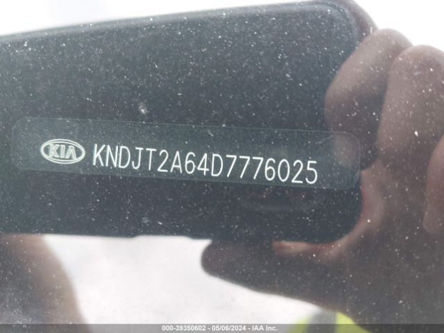 Photo 8 VIN: KNDJT2A64D7776025 - KIA SOUL 