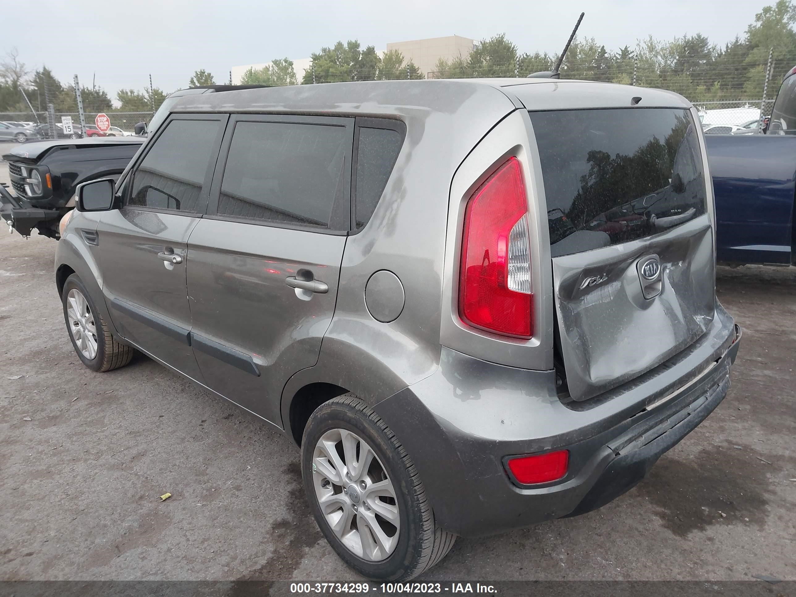 Photo 2 VIN: KNDJT2A65C7353968 - KIA SOUL 