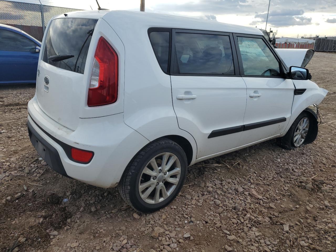 Photo 2 VIN: KNDJT2A65C7375114 - KIA SOUL 