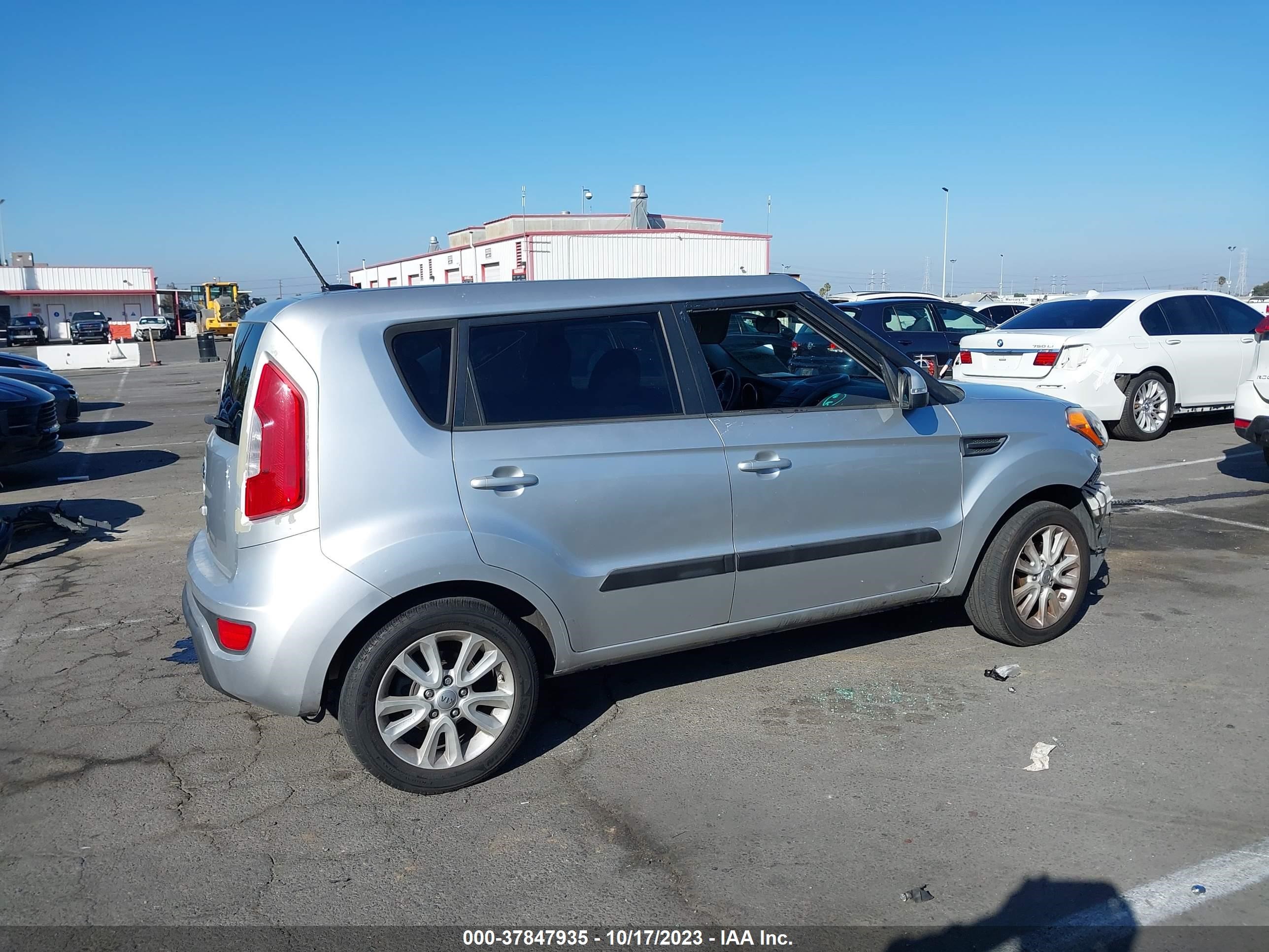 Photo 11 VIN: KNDJT2A65D7507046 - KIA SOUL 