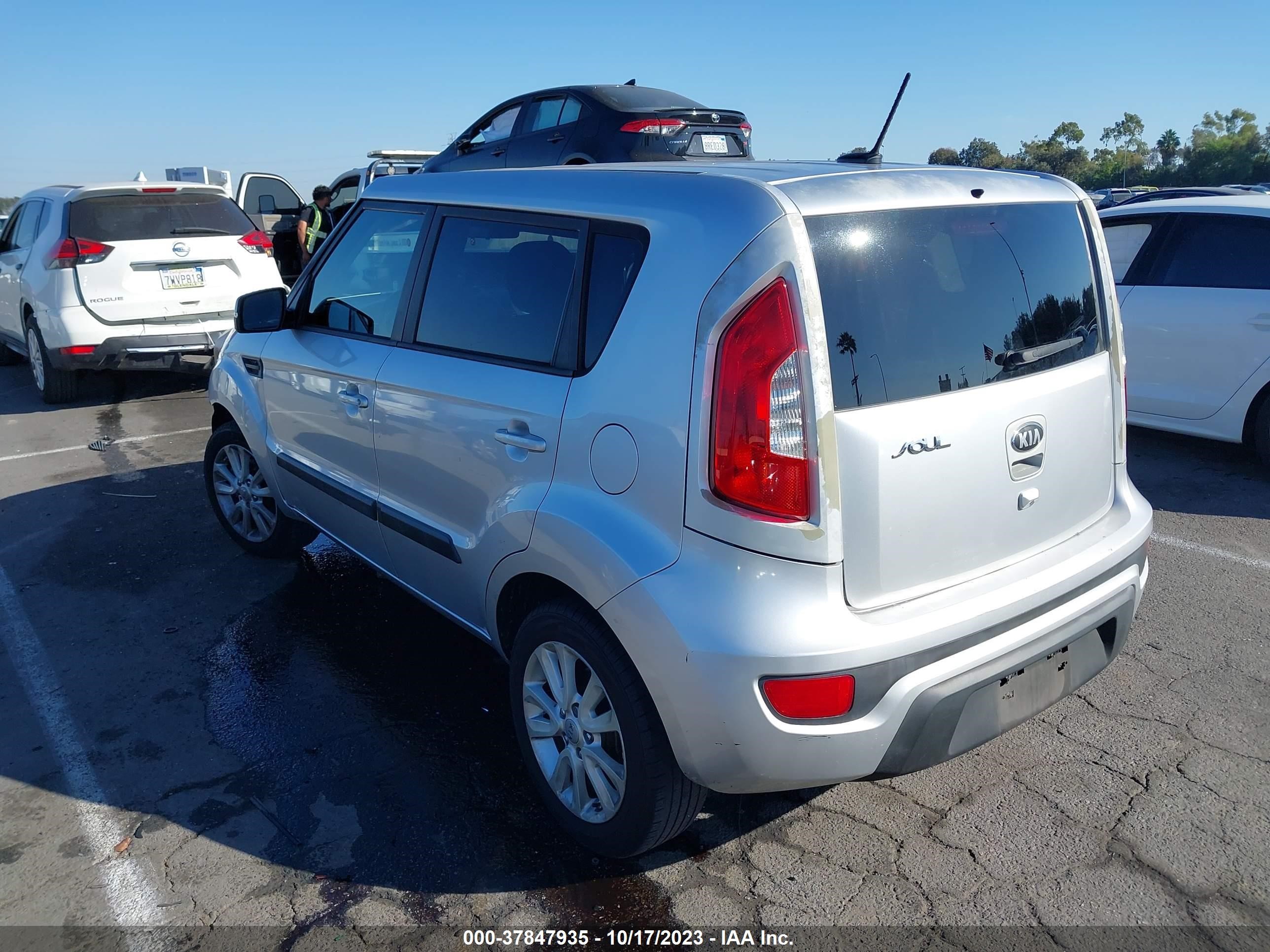 Photo 2 VIN: KNDJT2A65D7507046 - KIA SOUL 