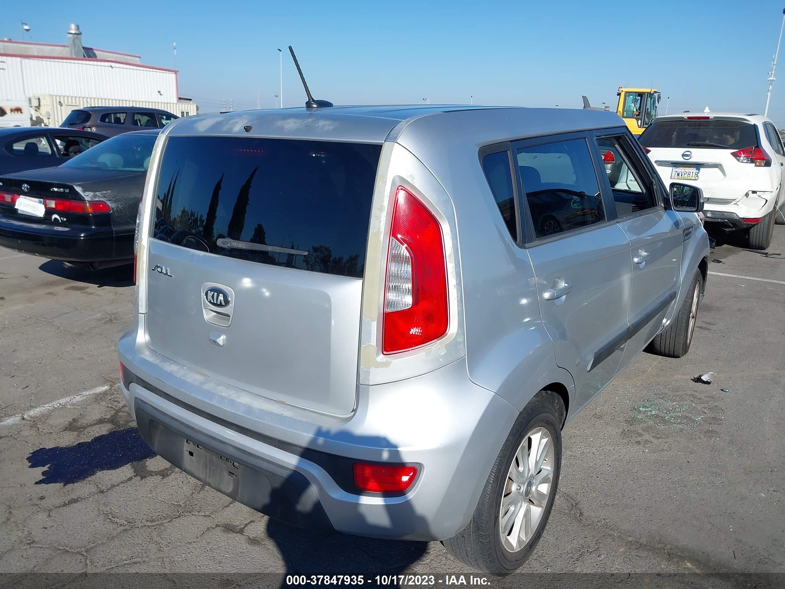 Photo 3 VIN: KNDJT2A65D7507046 - KIA SOUL 