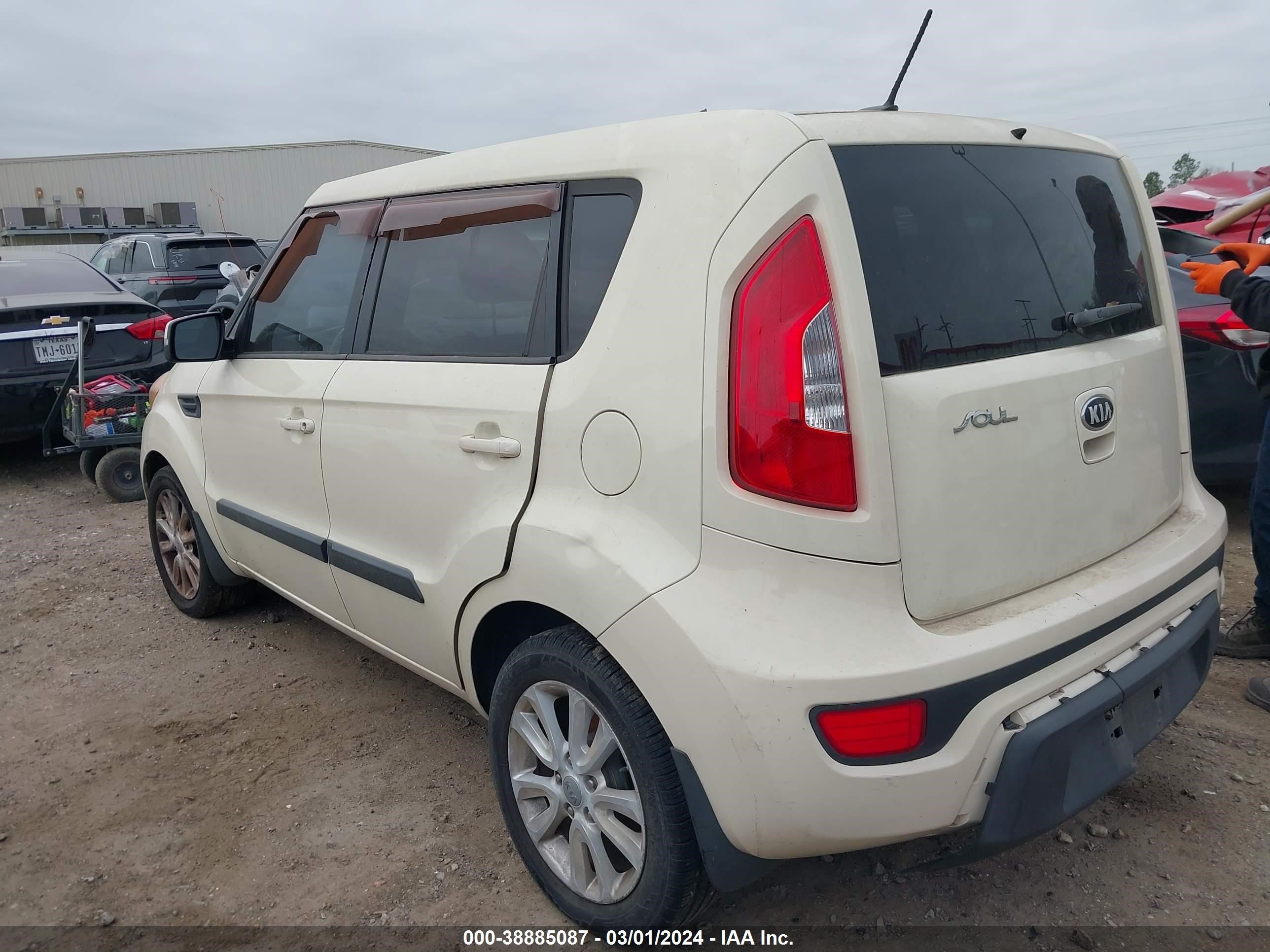 Photo 2 VIN: KNDJT2A65D7515518 - KIA SOUL 