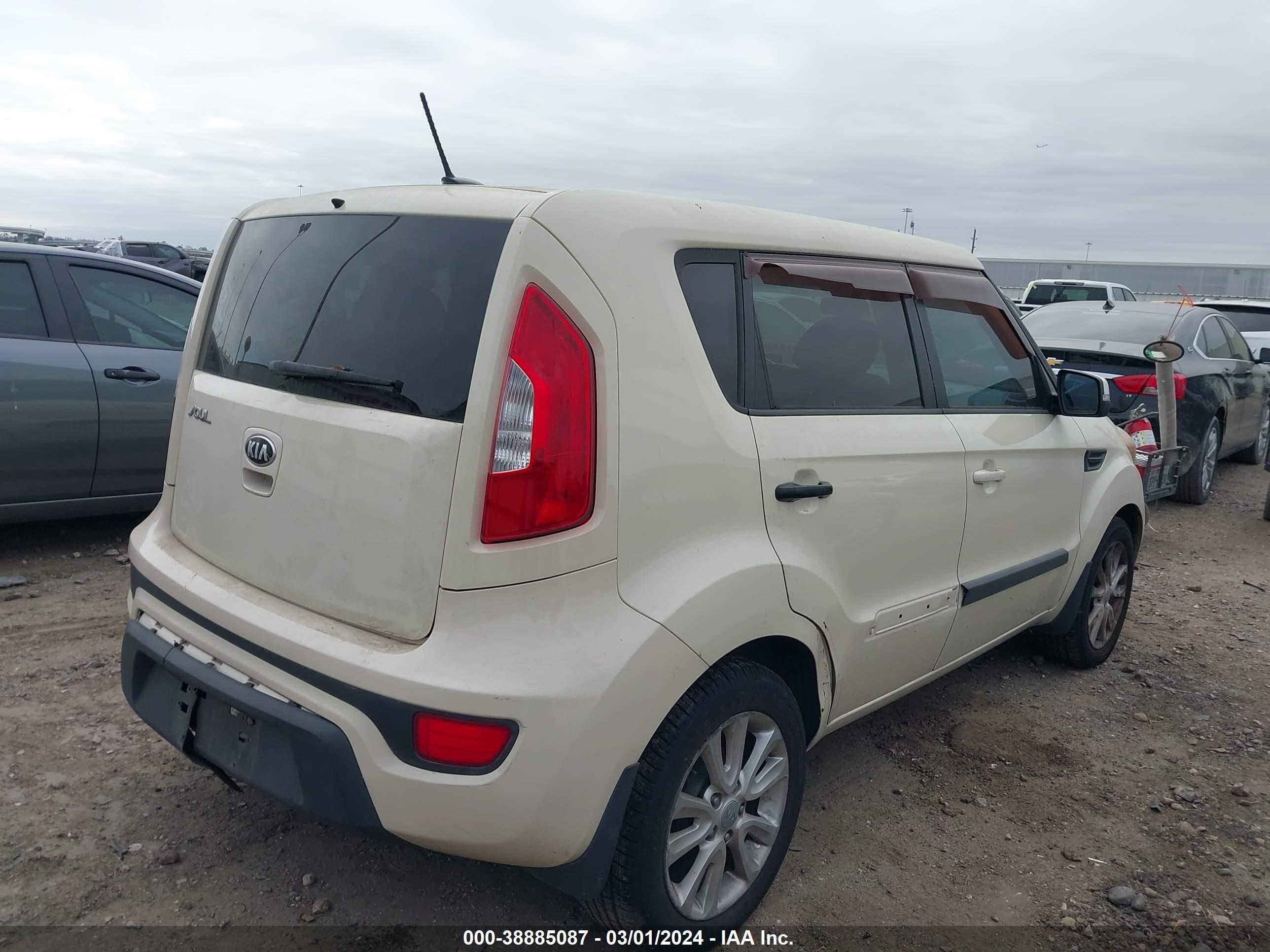 Photo 3 VIN: KNDJT2A65D7515518 - KIA SOUL 