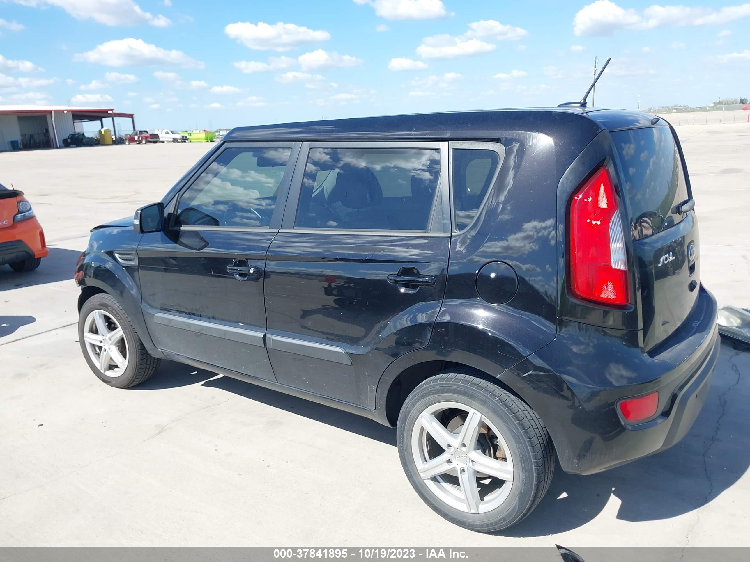 Photo 2 VIN: KNDJT2A65D7523148 - KIA SOUL 