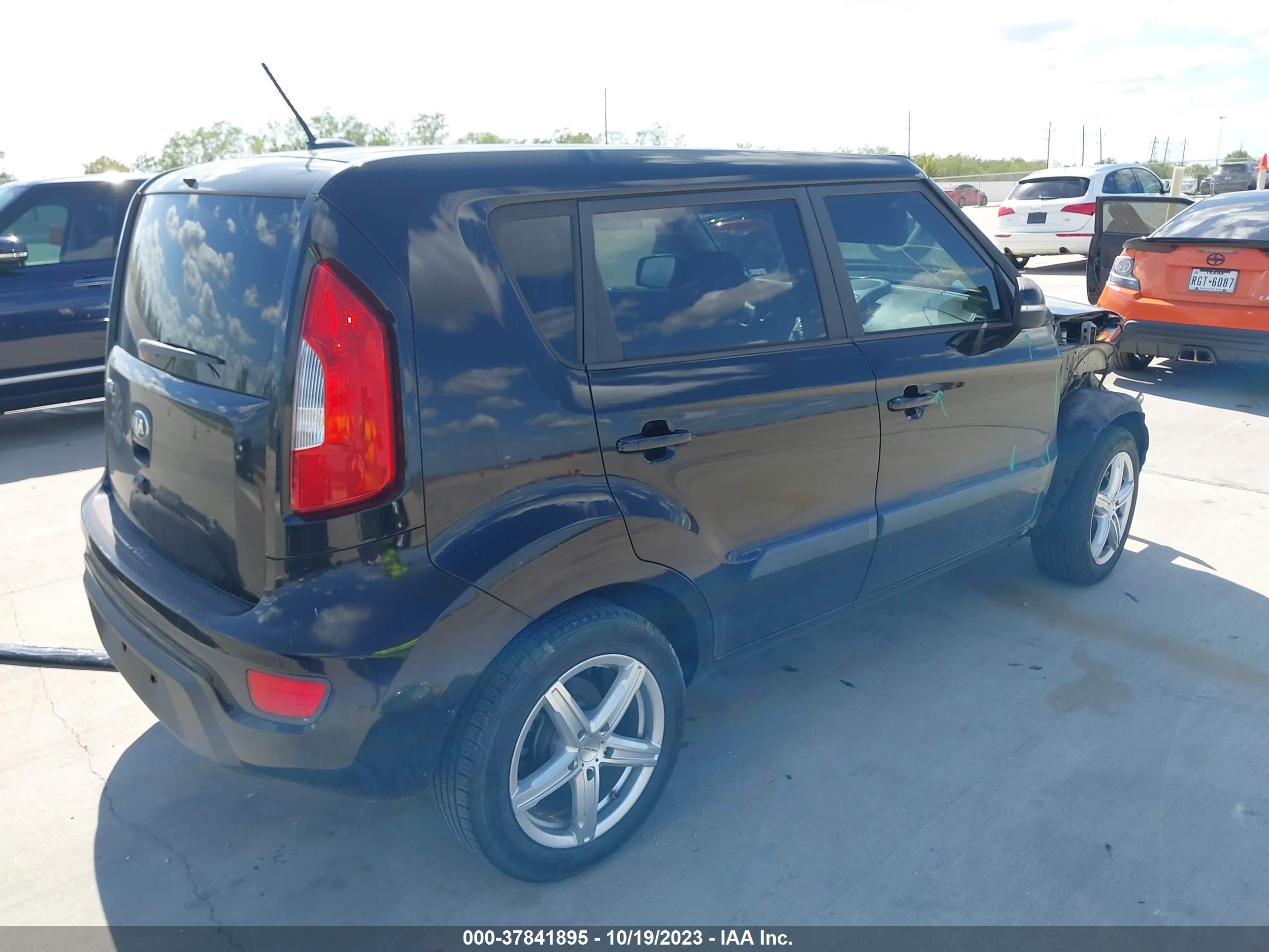 Photo 3 VIN: KNDJT2A65D7523148 - KIA SOUL 