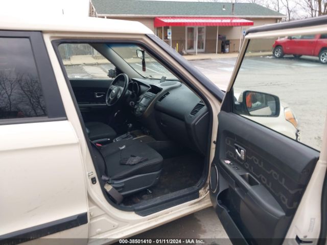 Photo 4 VIN: KNDJT2A65D7758679 - KIA SOUL 