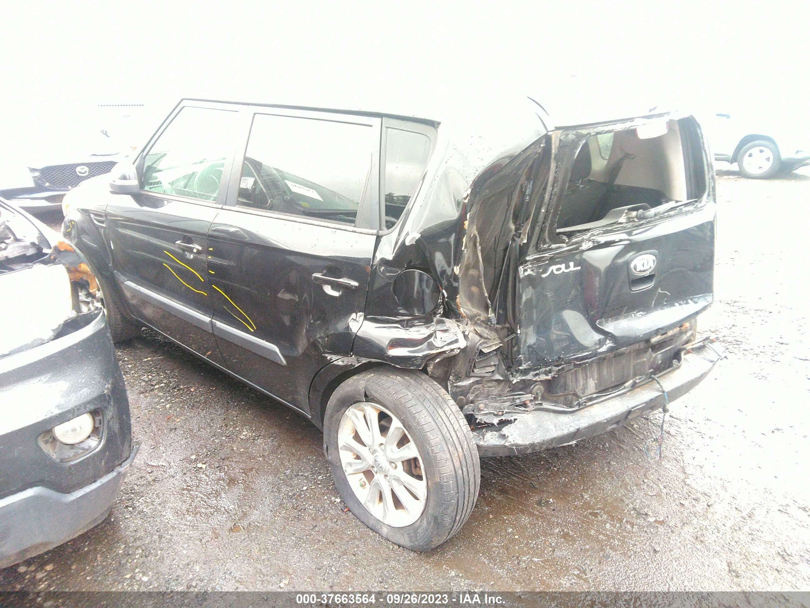 Photo 2 VIN: KNDJT2A66D7557745 - KIA SOUL 