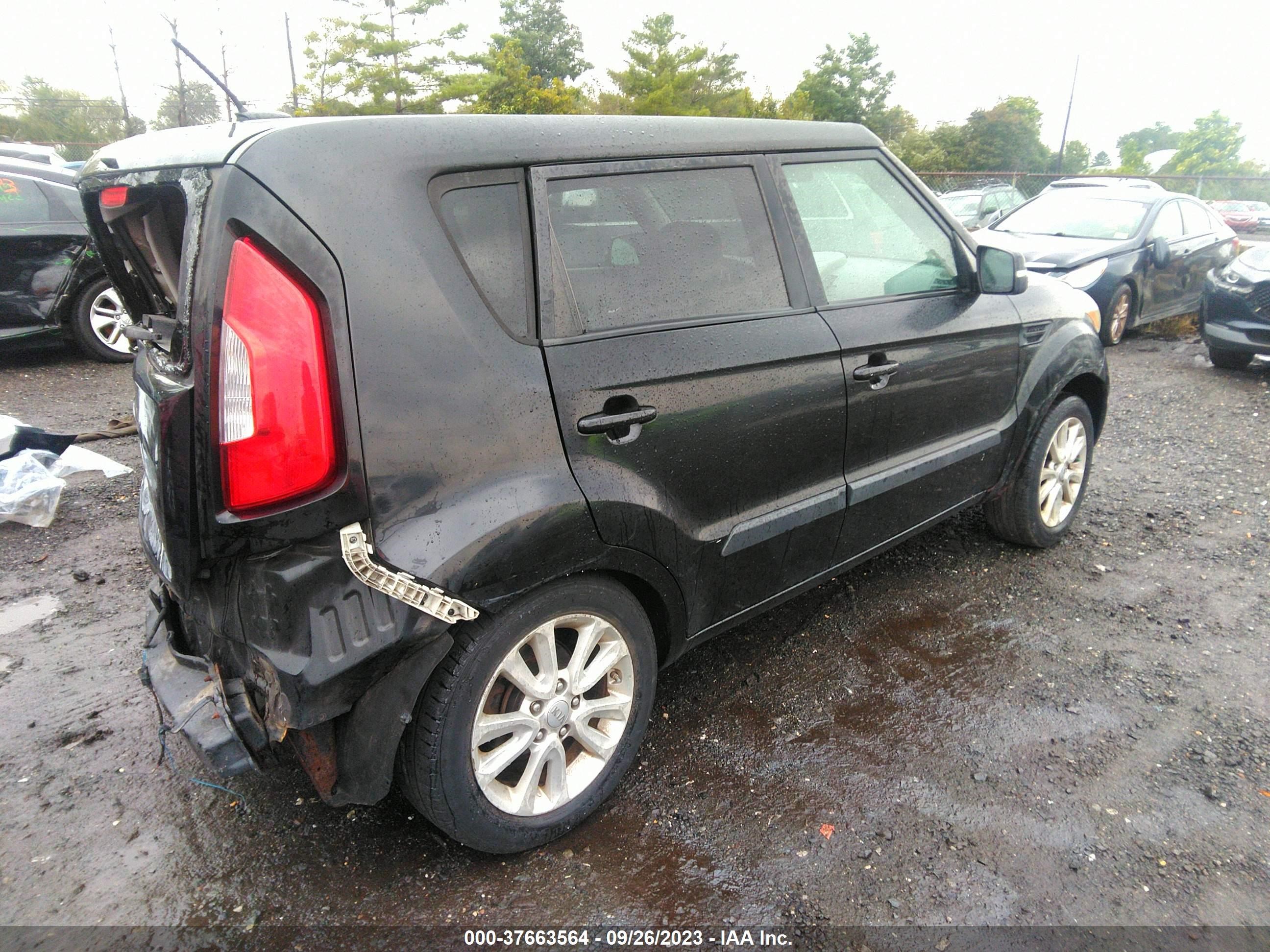 Photo 3 VIN: KNDJT2A66D7557745 - KIA SOUL 