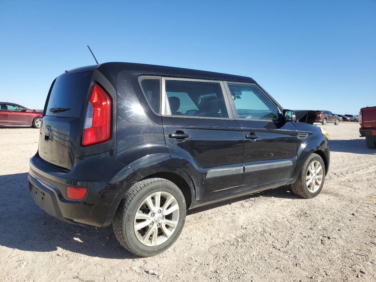 Photo 2 VIN: KNDJT2A66D7622724 - KIA SOUL 