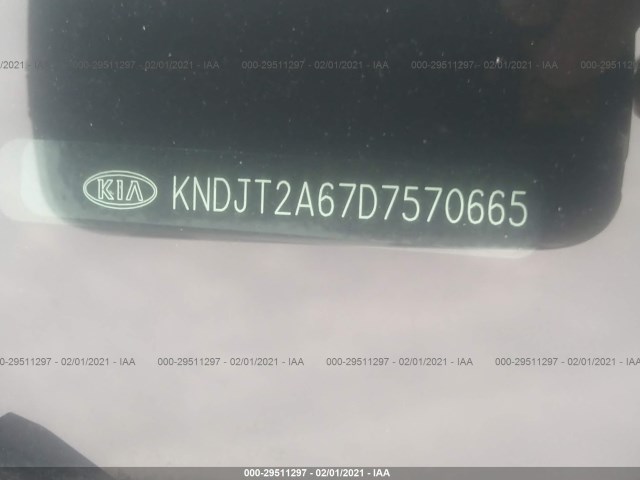 Photo 8 VIN: KNDJT2A67D7570665 - KIA SOUL 