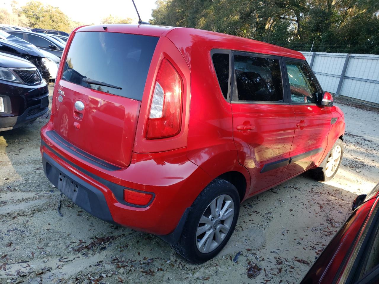 Photo 2 VIN: KNDJT2A67D7606905 - KIA SOUL 