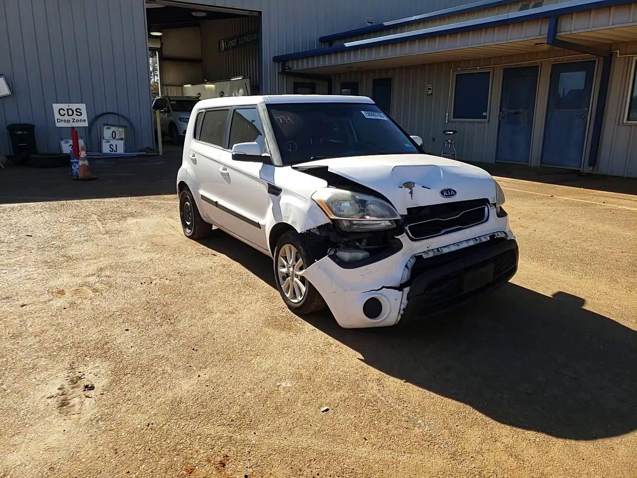 Photo 10 VIN: KNDJT2A68C7356377 - KIA SOUL + 