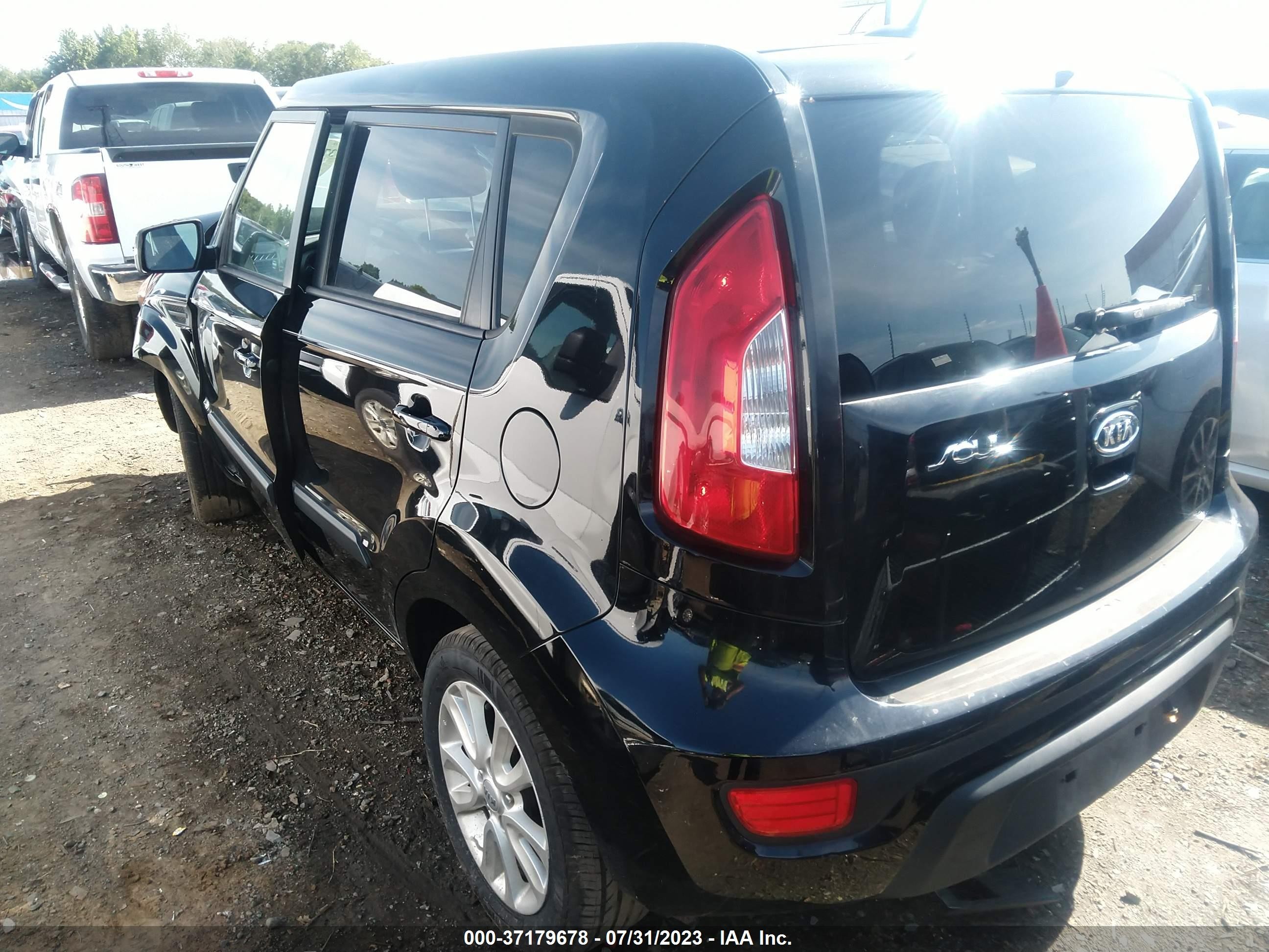 Photo 2 VIN: KNDJT2A68C7738845 - KIA SOUL 