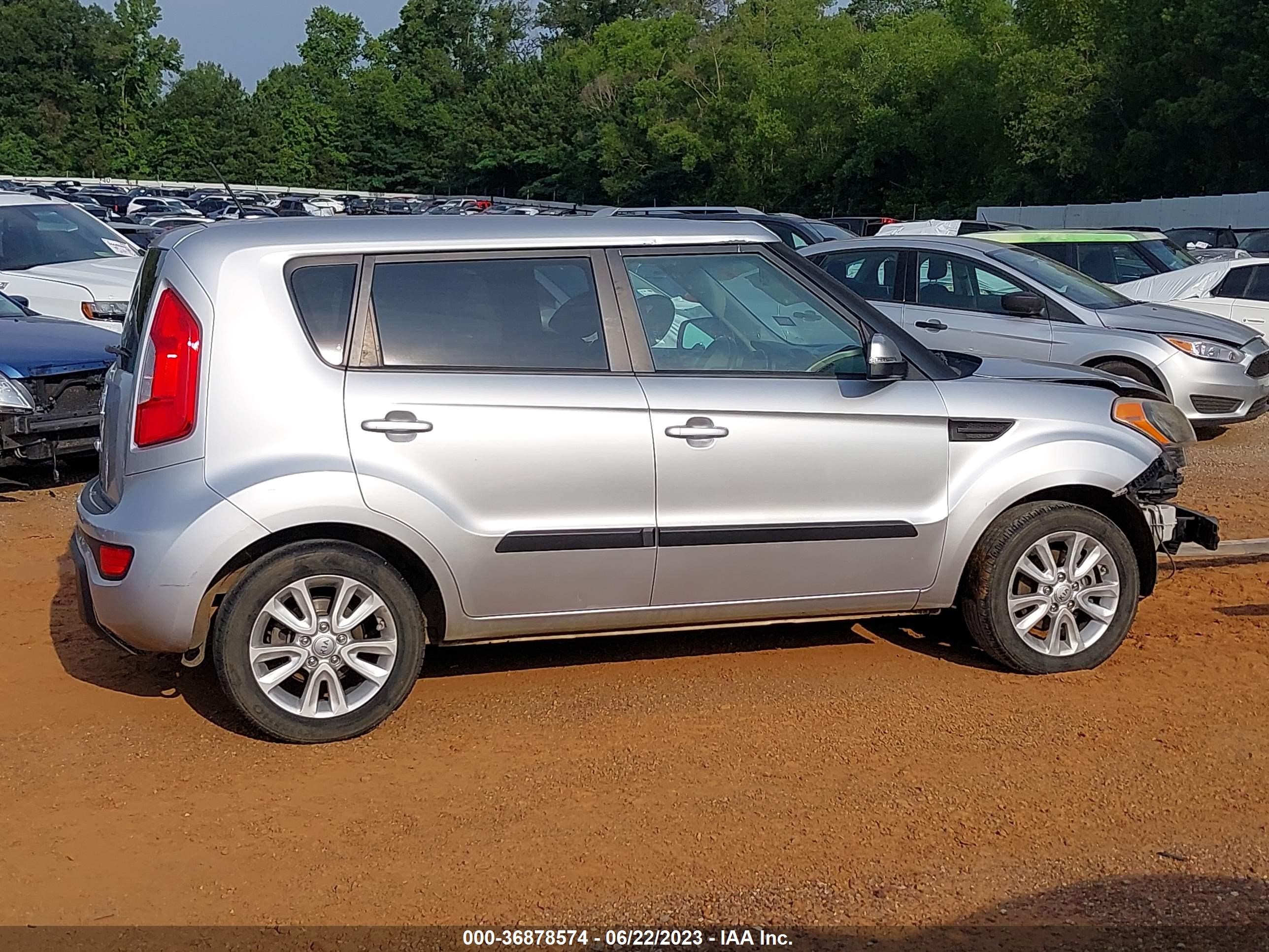 Photo 13 VIN: KNDJT2A68D7506537 - KIA SOUL 