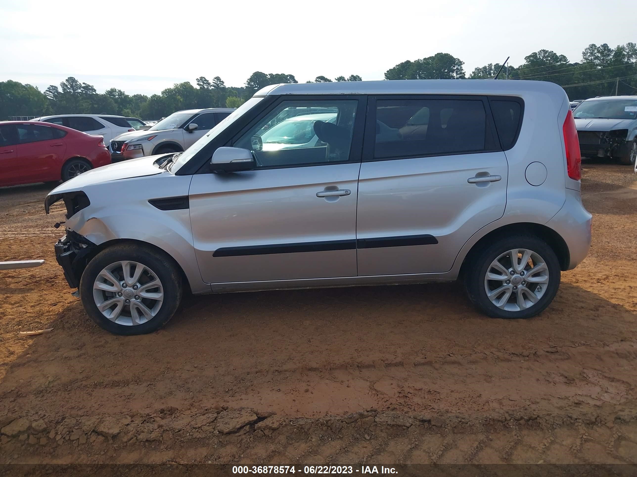 Photo 14 VIN: KNDJT2A68D7506537 - KIA SOUL 